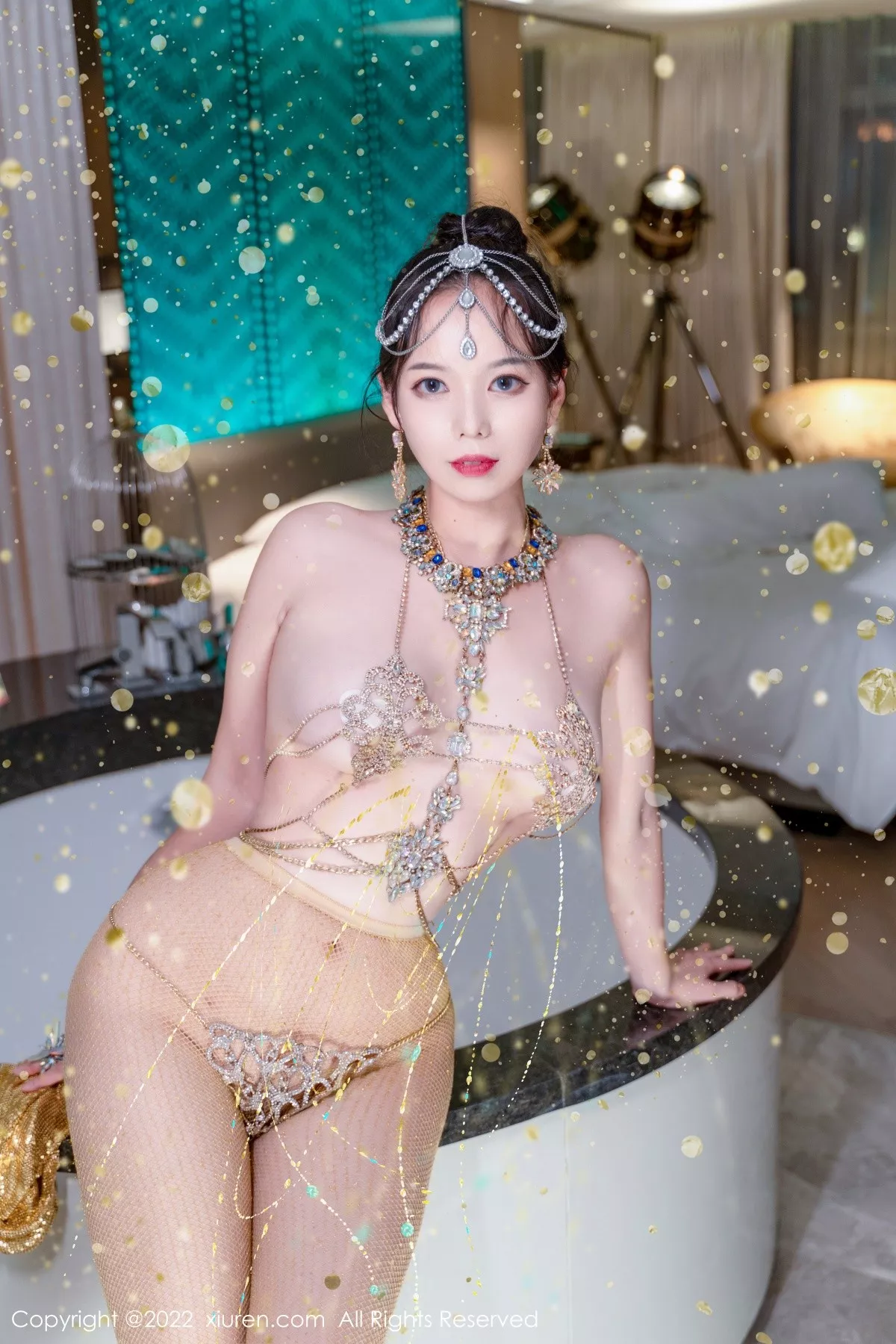 秀人集.com_[XiuRen秀人网]No.5559_模特大美妞儿黄金甲主题性感情趣吊带真空秀豪乳翘臀诱惑写真62P
