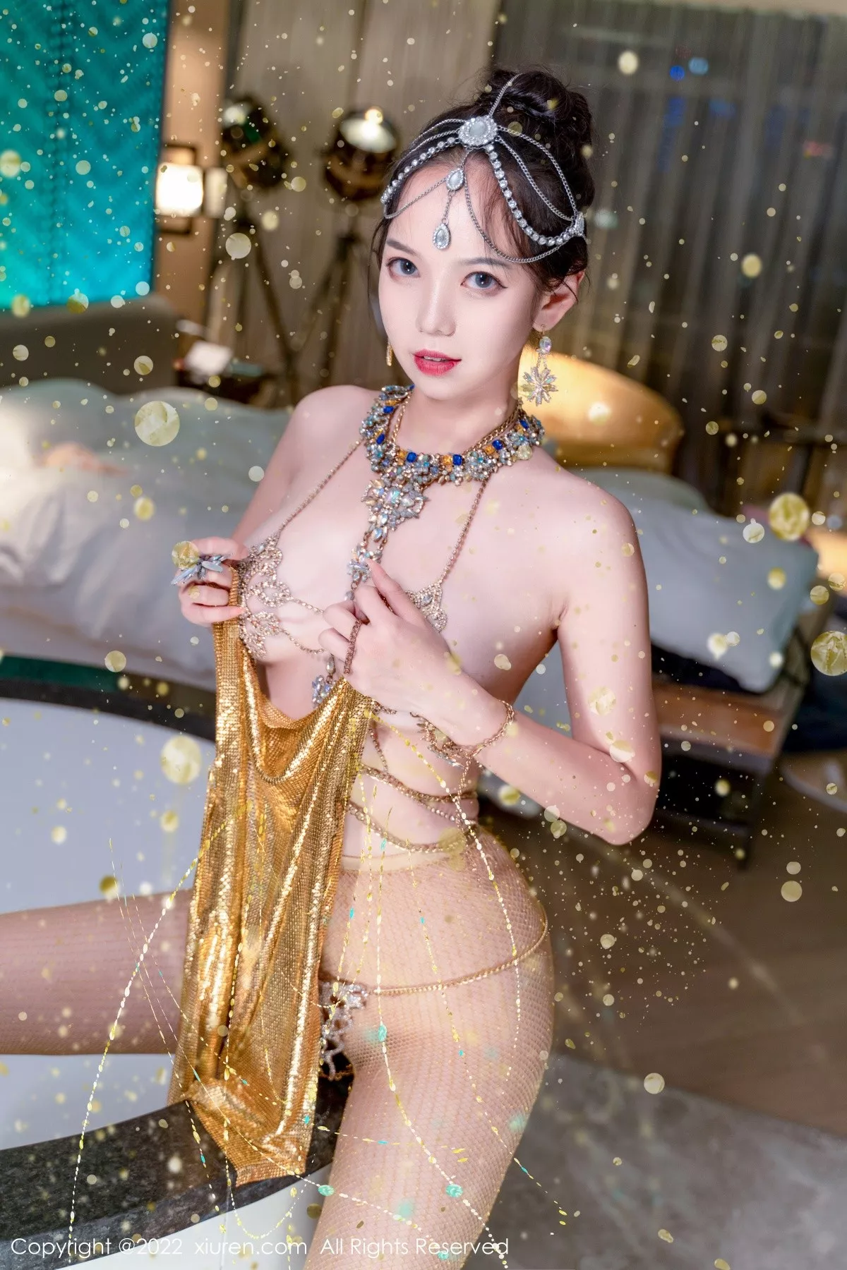 秀人集.com_[XiuRen秀人网]No.5559_模特大美妞儿黄金甲主题性感情趣吊带真空秀豪乳翘臀诱惑写真62P