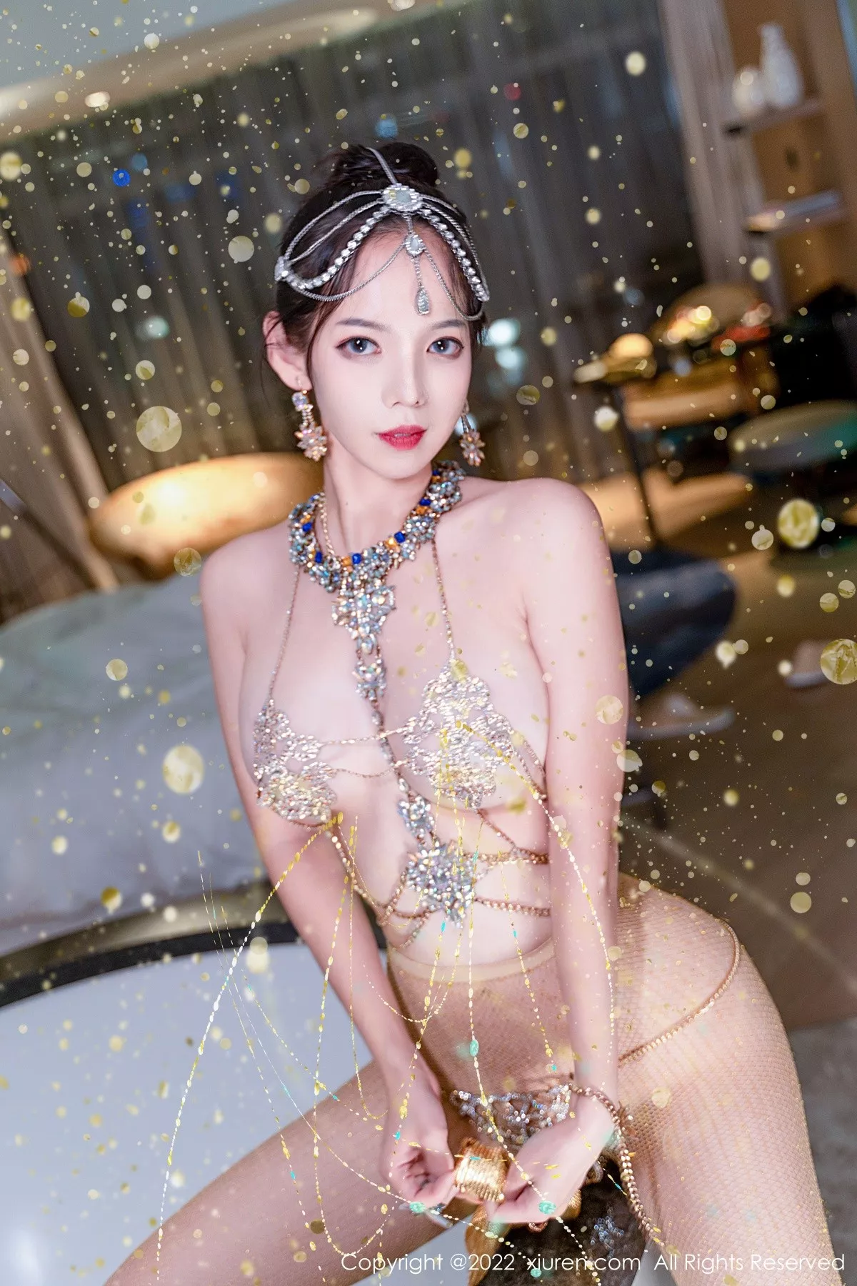 秀人集.com_[XiuRen秀人网]No.5559_模特大美妞儿黄金甲主题性感情趣吊带真空秀豪乳翘臀诱惑写真62P