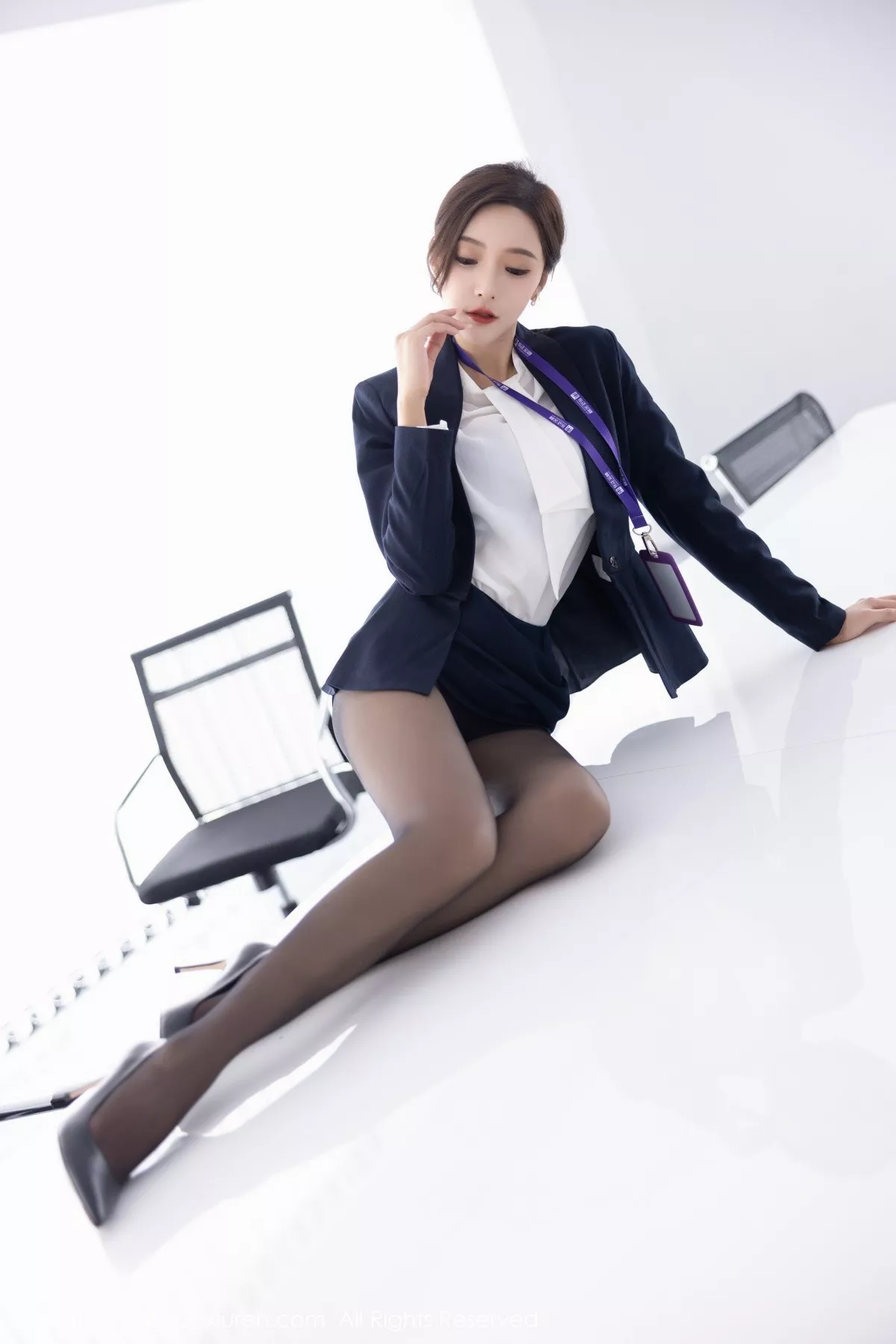 秀人集.com_[XiuRen秀人网]No.5563_女神王馨瑶yanni脱OL职业装露性感灰色内衣配超薄黑丝诱惑写真80P