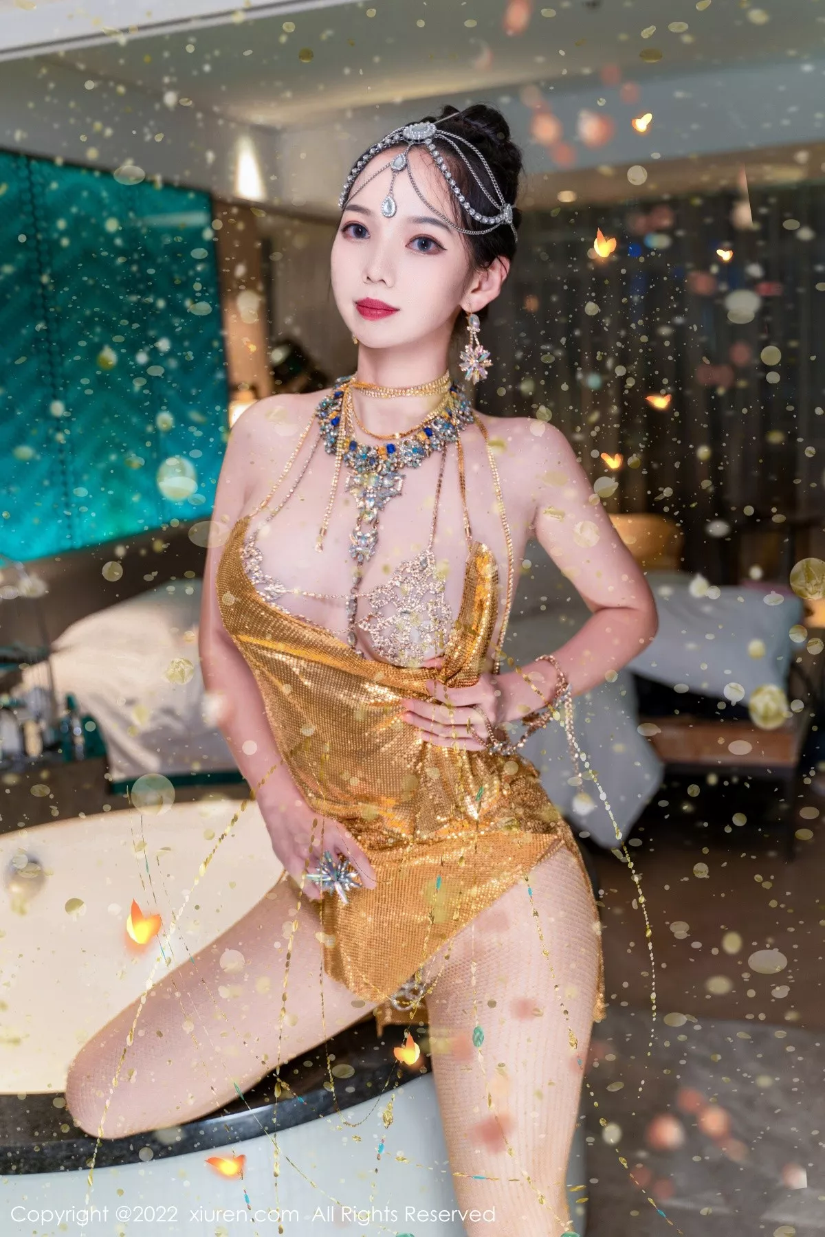 秀人集.com_[XiuRen秀人网]No.5559_模特大美妞儿黄金甲主题性感情趣吊带真空秀豪乳翘臀诱惑写真62P