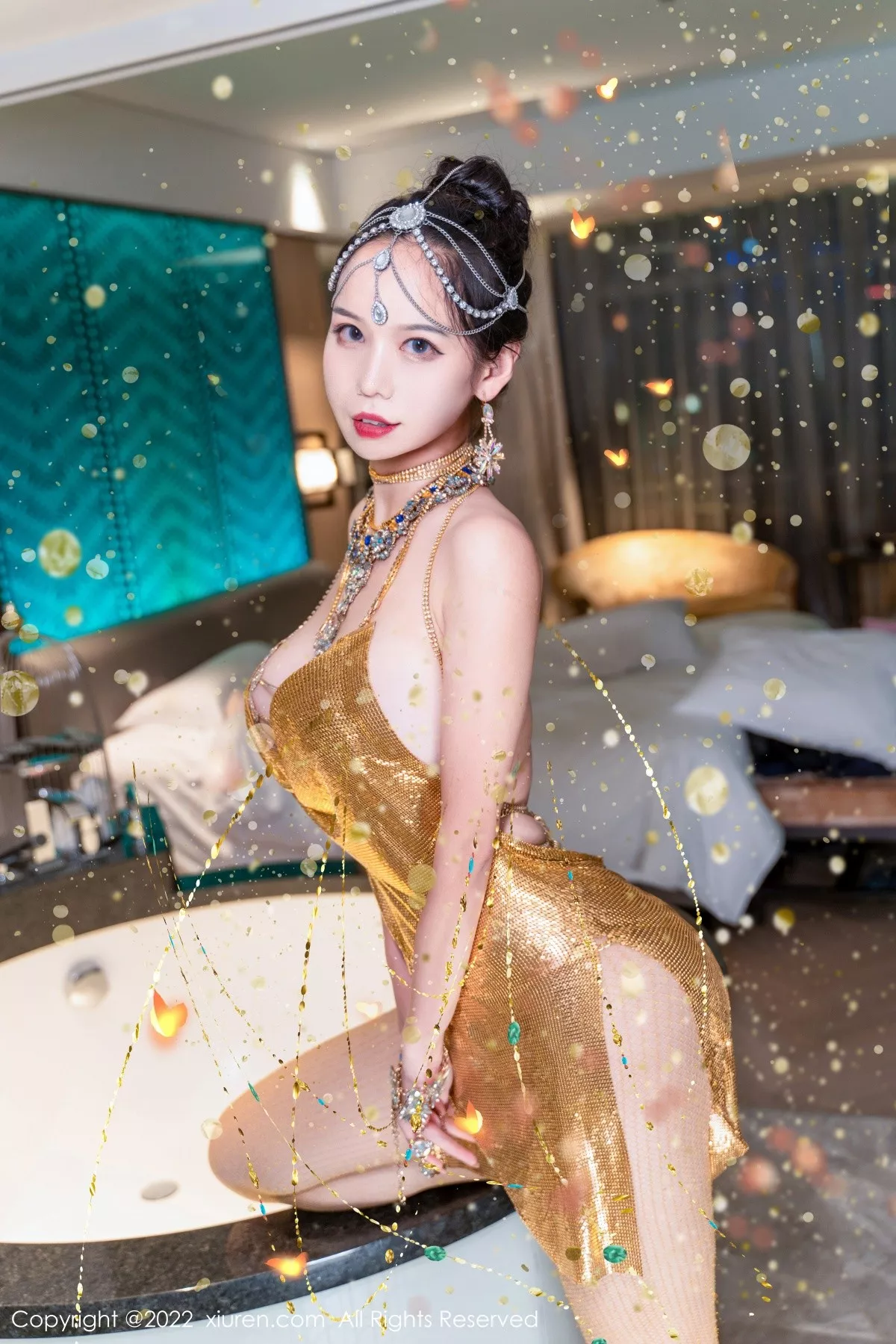 秀人集.com_[XiuRen秀人网]No.5559_模特大美妞儿黄金甲主题性感情趣吊带真空秀豪乳翘臀诱惑写真62P