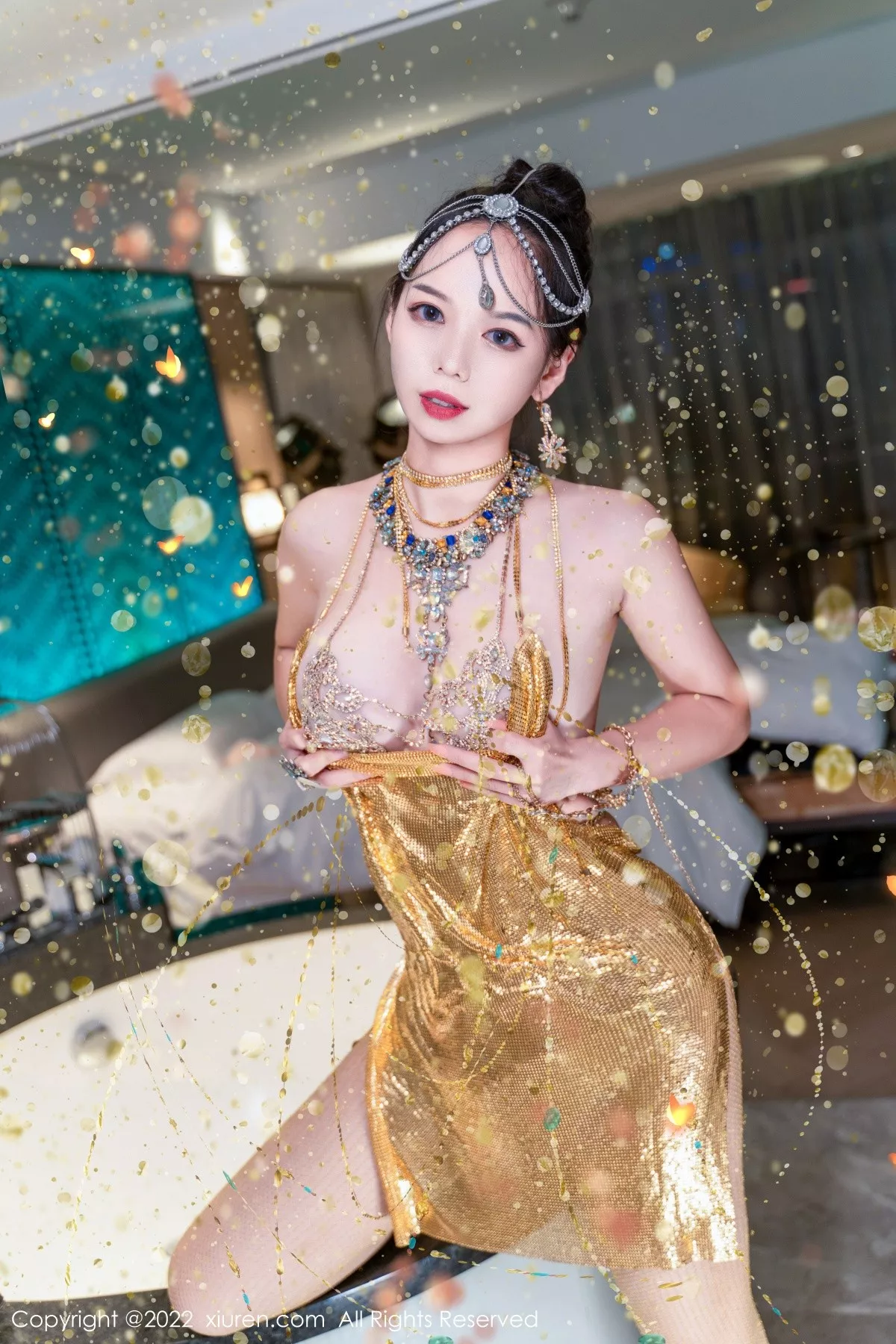 秀人集.com_[XiuRen秀人网]No.5559_模特大美妞儿黄金甲主题性感情趣吊带真空秀豪乳翘臀诱惑写真62P