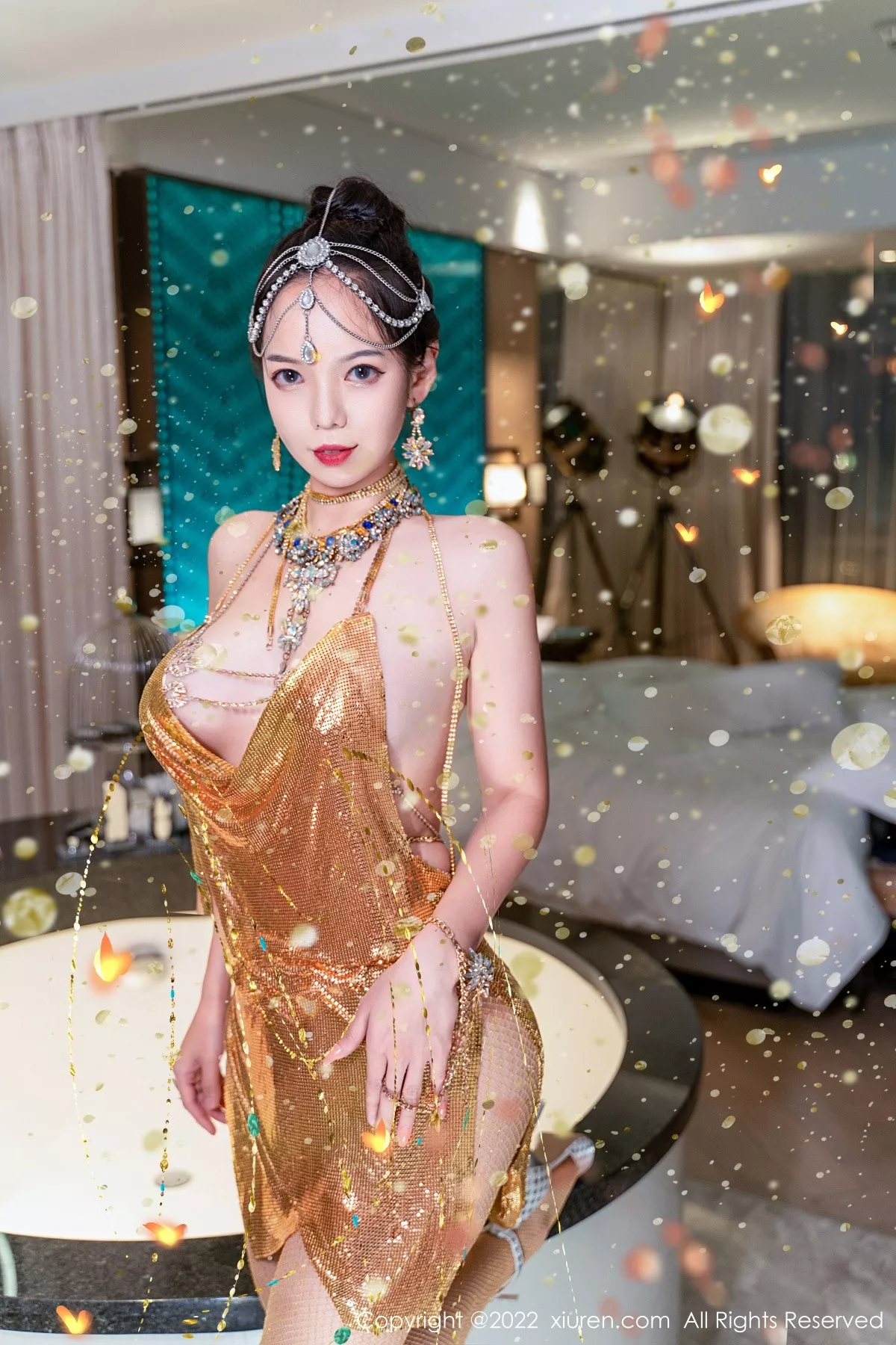 秀人集.com_[XiuRen秀人网]No.5559_模特大美妞儿黄金甲主题性感情趣吊带真空秀豪乳翘臀诱惑写真62P