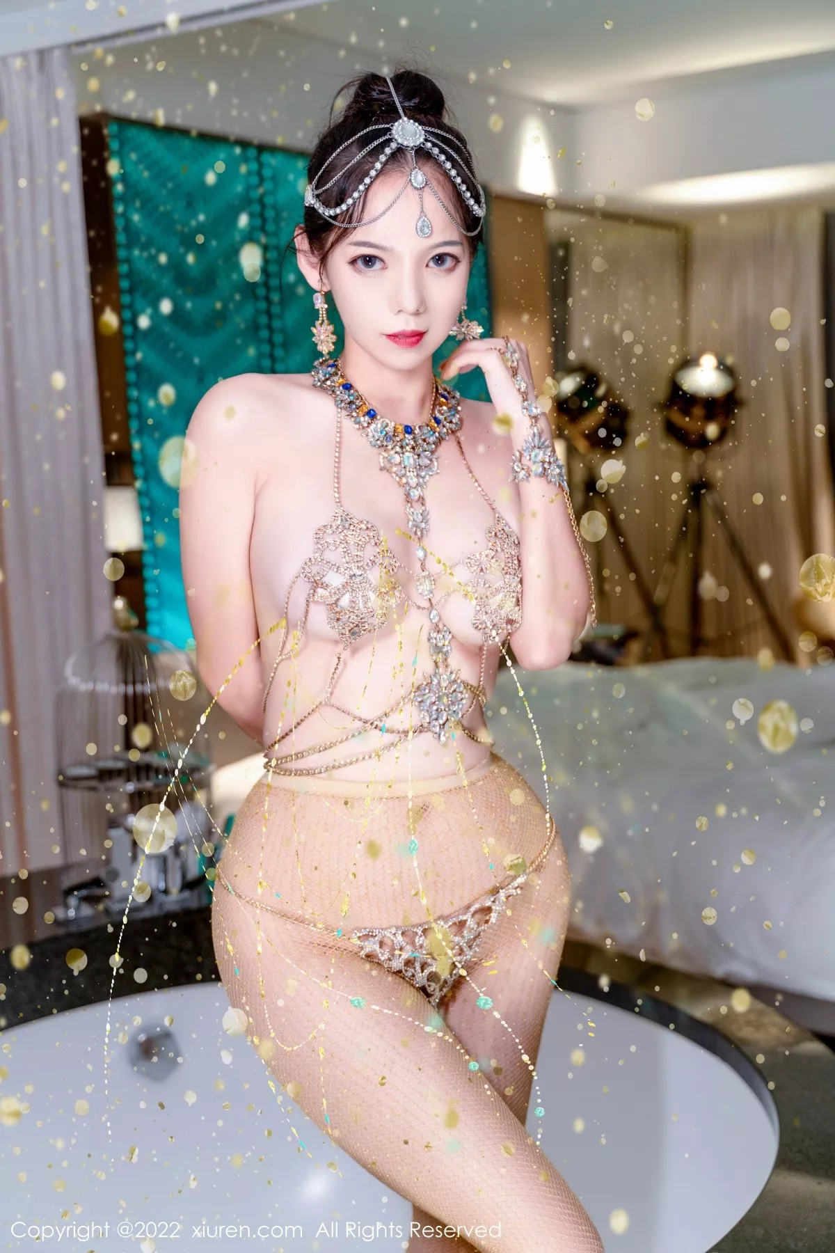 秀人集.com_[XiuRen秀人网]No.5559_模特大美妞儿黄金甲主题性感情趣吊带真空秀豪乳翘臀诱惑写真62P