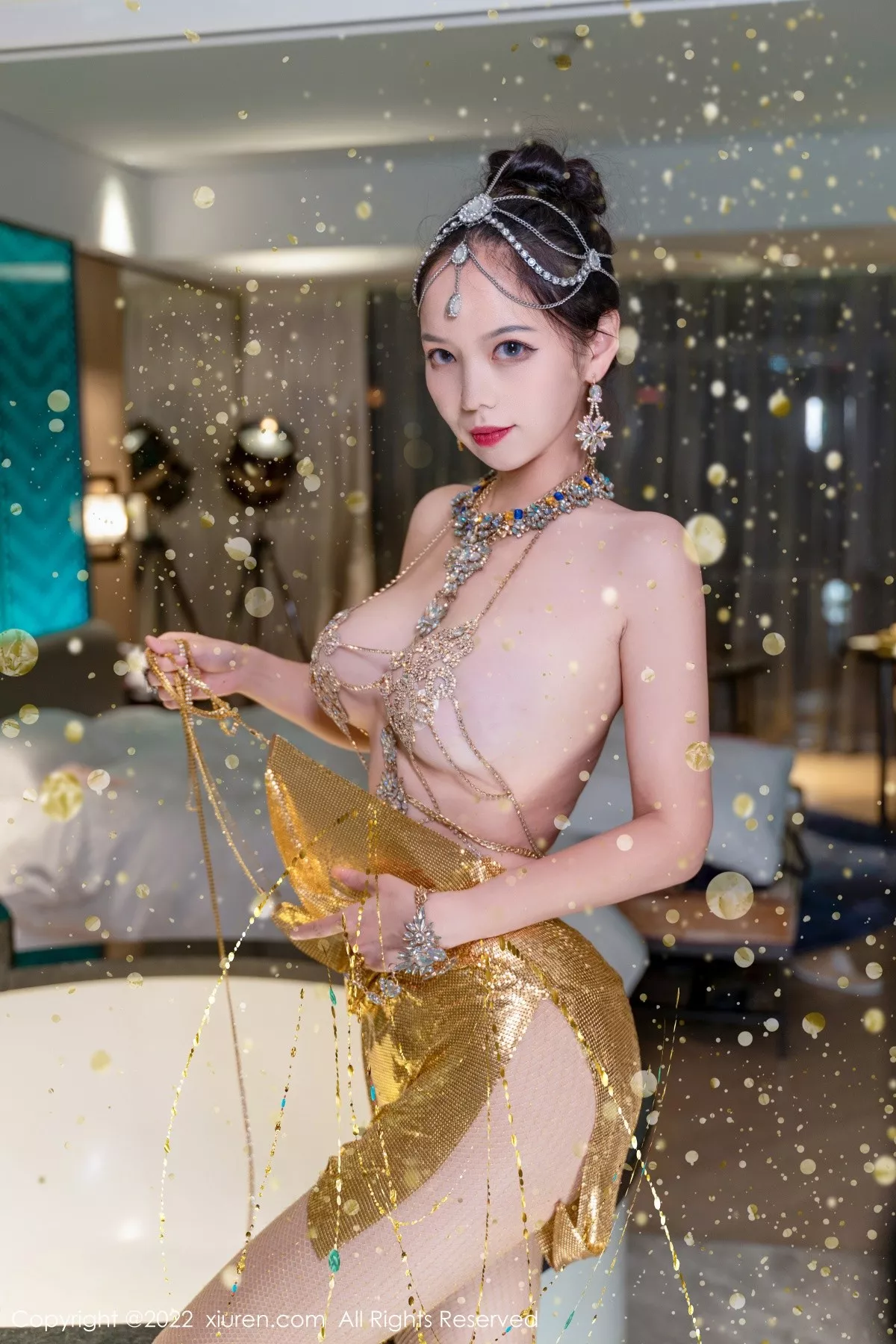 秀人集.com_[XiuRen秀人网]No.5559_模特大美妞儿黄金甲主题性感情趣吊带真空秀豪乳翘臀诱惑写真62P