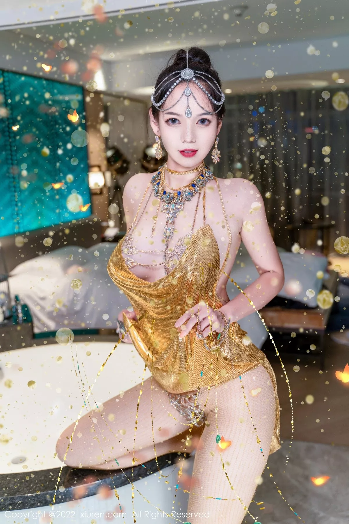 秀人集.com_[XiuRen秀人网]No.5559_模特大美妞儿黄金甲主题性感情趣吊带真空秀豪乳翘臀诱惑写真62P