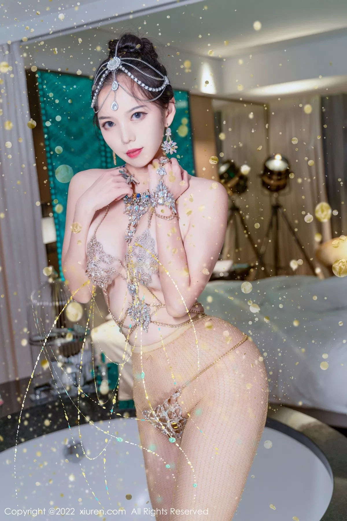 秀人集.com_[XiuRen秀人网]No.5559_模特大美妞儿黄金甲主题性感情趣吊带真空秀豪乳翘臀诱惑写真62P