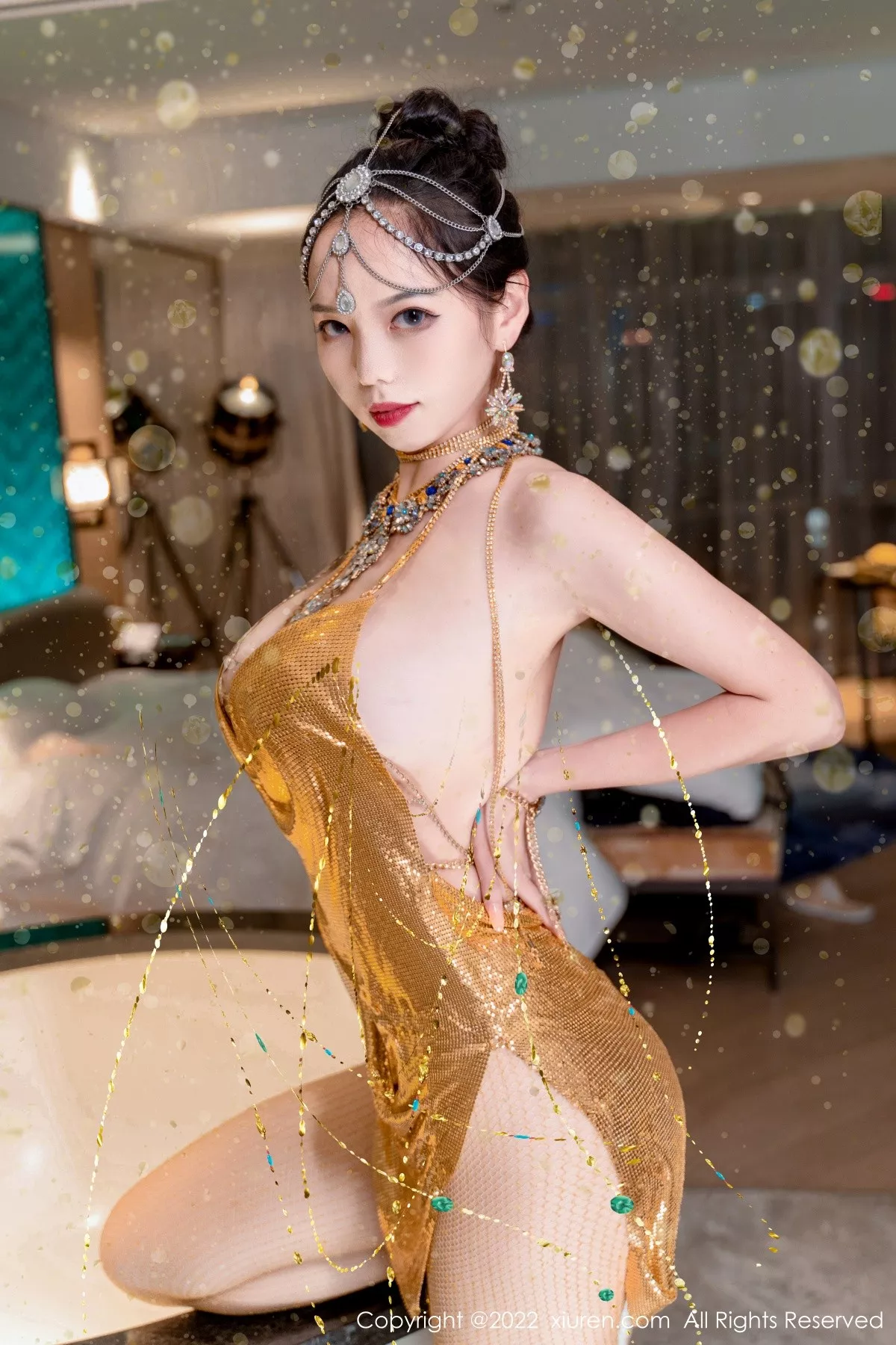 秀人集.com_[XiuRen秀人网]No.5559_模特大美妞儿黄金甲主题性感情趣吊带真空秀豪乳翘臀诱惑写真62P