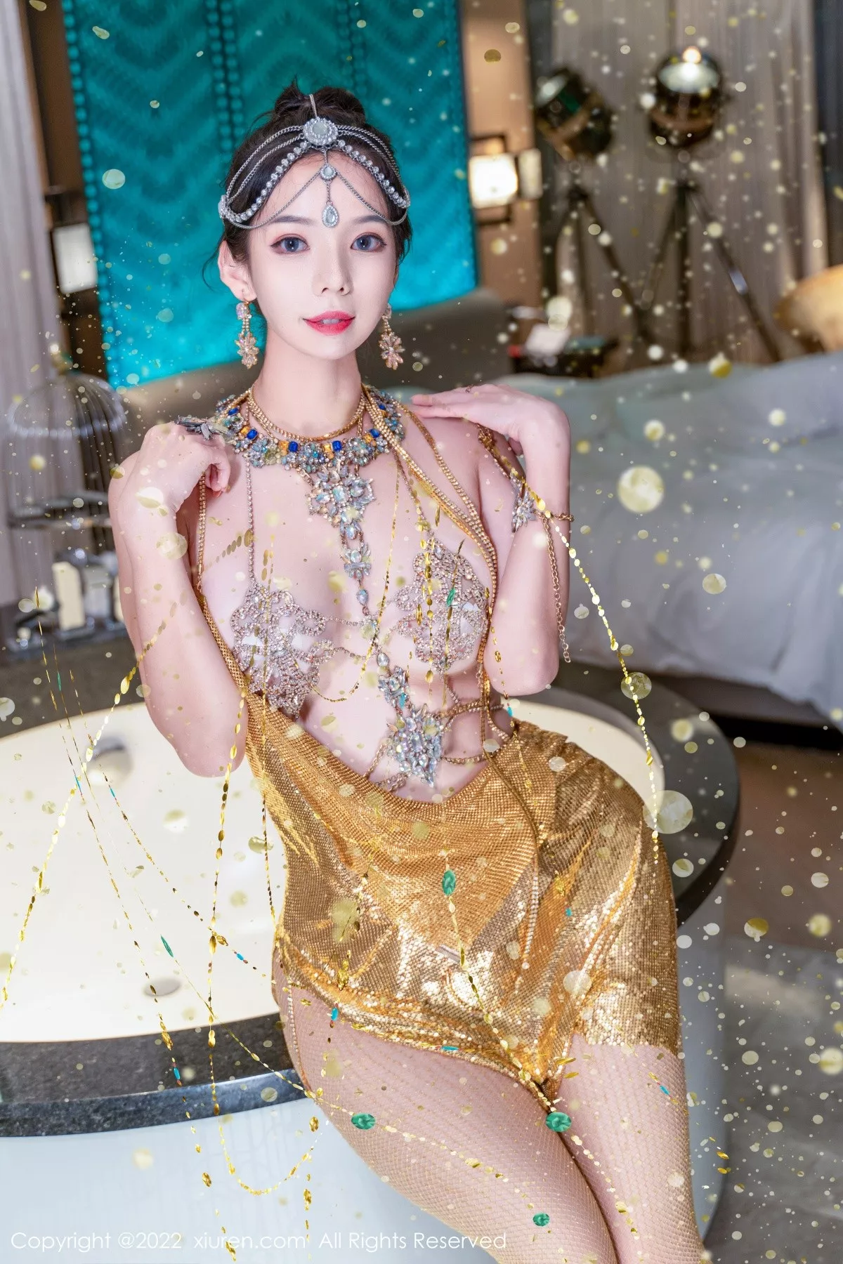 秀人集.com_[XiuRen秀人网]No.5559_模特大美妞儿黄金甲主题性感情趣吊带真空秀豪乳翘臀诱惑写真62P