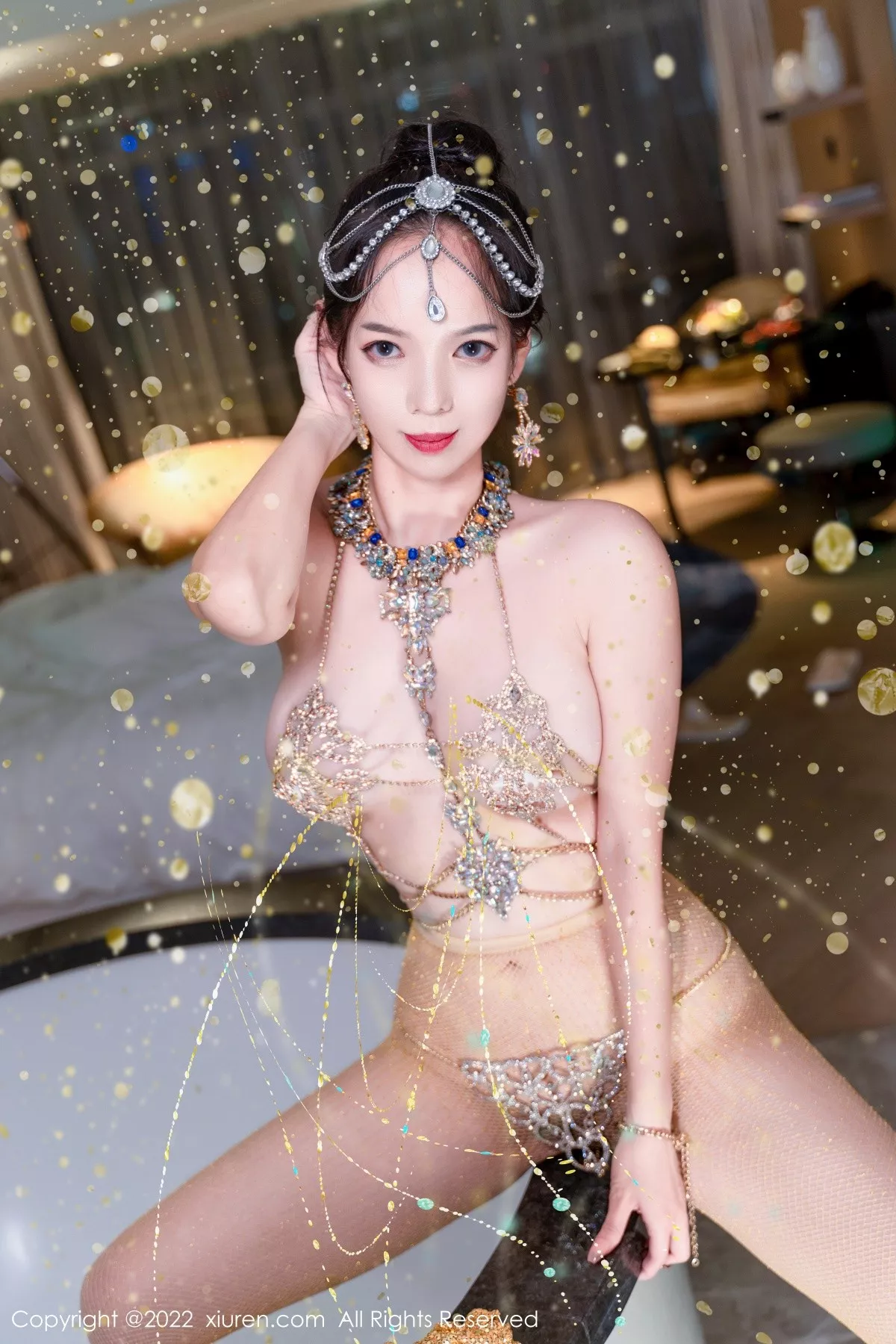 秀人集.com_[XiuRen秀人网]No.5559_模特大美妞儿黄金甲主题性感情趣吊带真空秀豪乳翘臀诱惑写真62P
