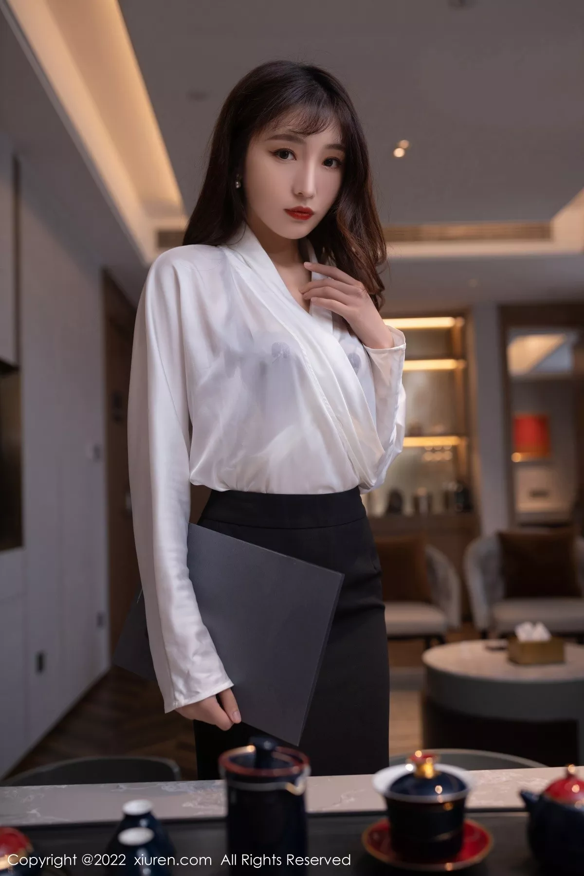 秀人集.com_[XiuRen秀人网]No.5564_模特陆萱萱性感白T配短裙半脱露紫色蕾丝内衣超薄黑丝诱惑写真80P