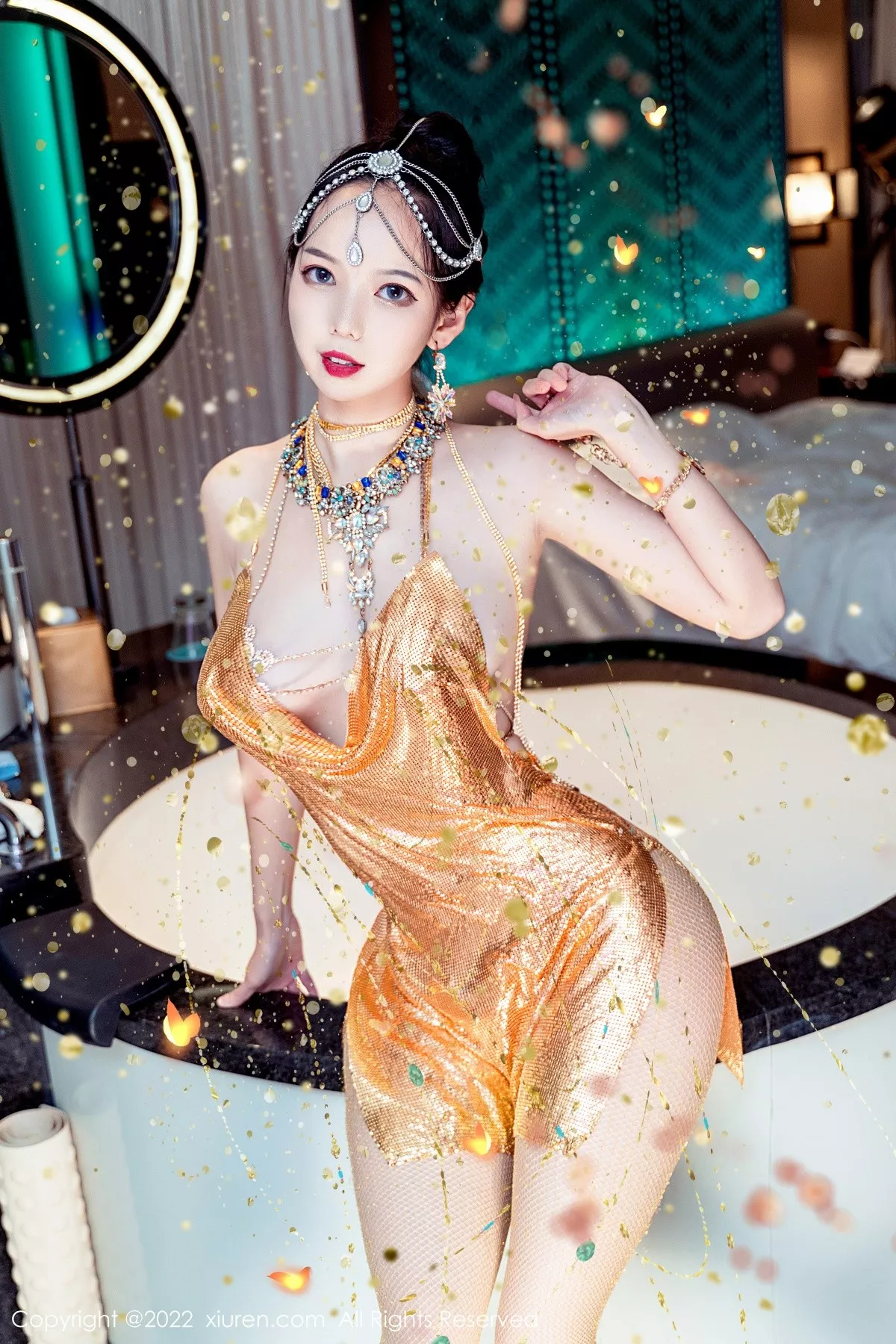 秀人集.com_[XiuRen秀人网]No.5559_模特大美妞儿黄金甲主题性感情趣吊带真空秀豪乳翘臀诱惑写真62P