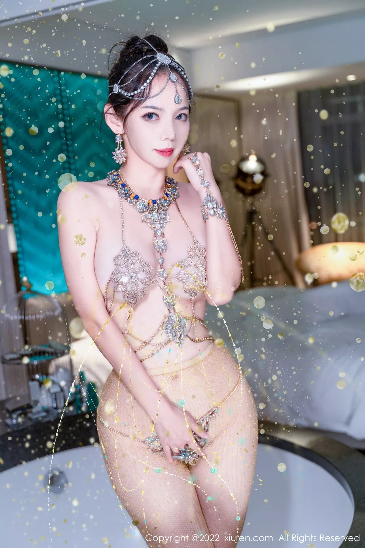 秀人集.com_[XiuRen秀人网]No.5559_模特大美妞儿黄金甲主题性感情趣吊带真空秀豪乳翘臀诱惑写真62P