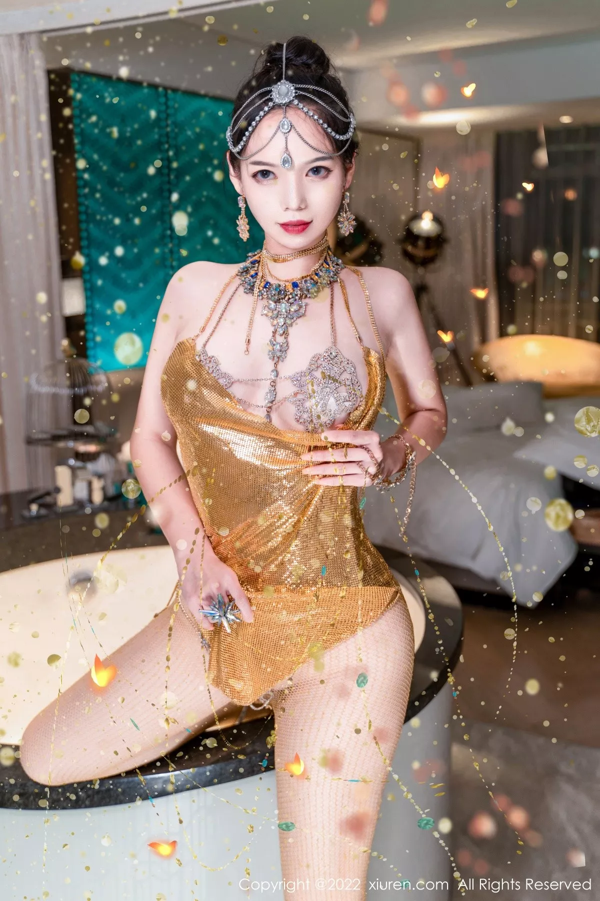 秀人集.com_[XiuRen秀人网]No.5559_模特大美妞儿黄金甲主题性感情趣吊带真空秀豪乳翘臀诱惑写真62P