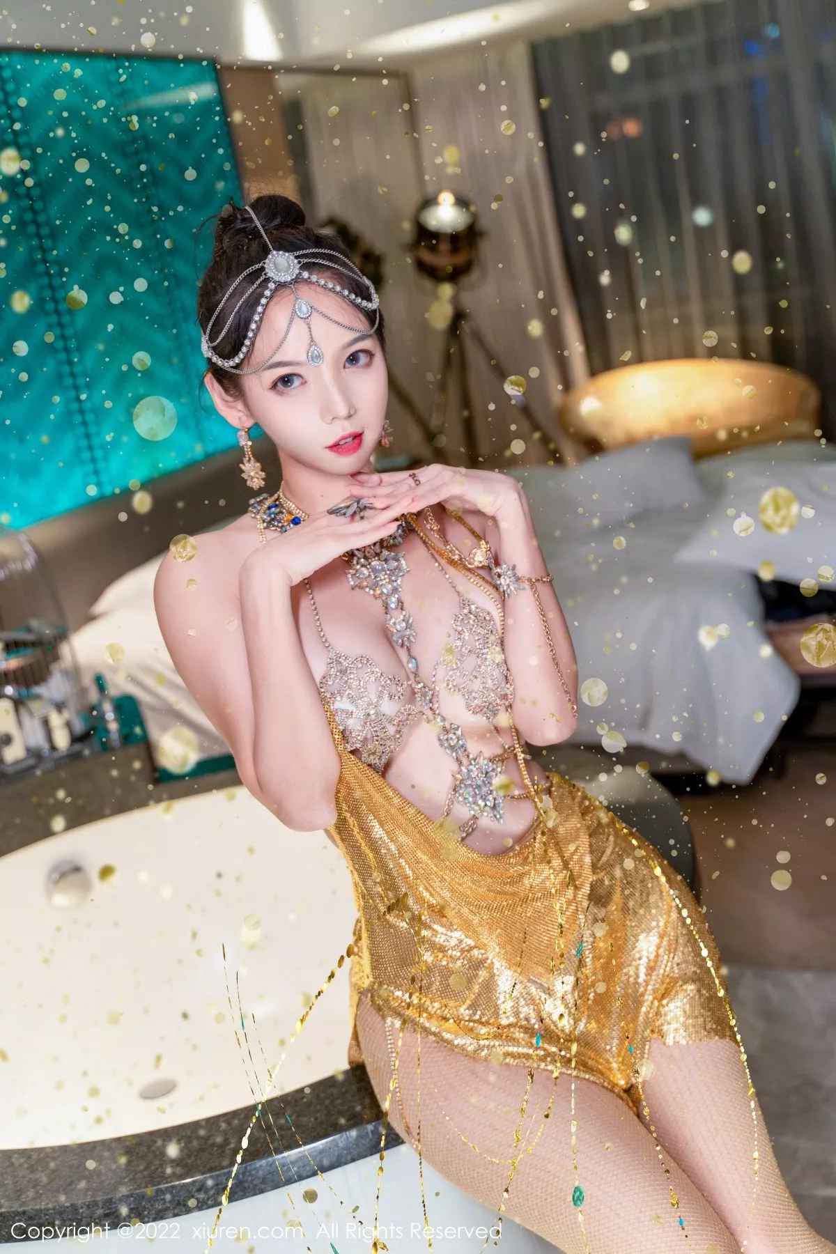 秀人集.com_[XiuRen秀人网]No.5559_模特大美妞儿黄金甲主题性感情趣吊带真空秀豪乳翘臀诱惑写真62P