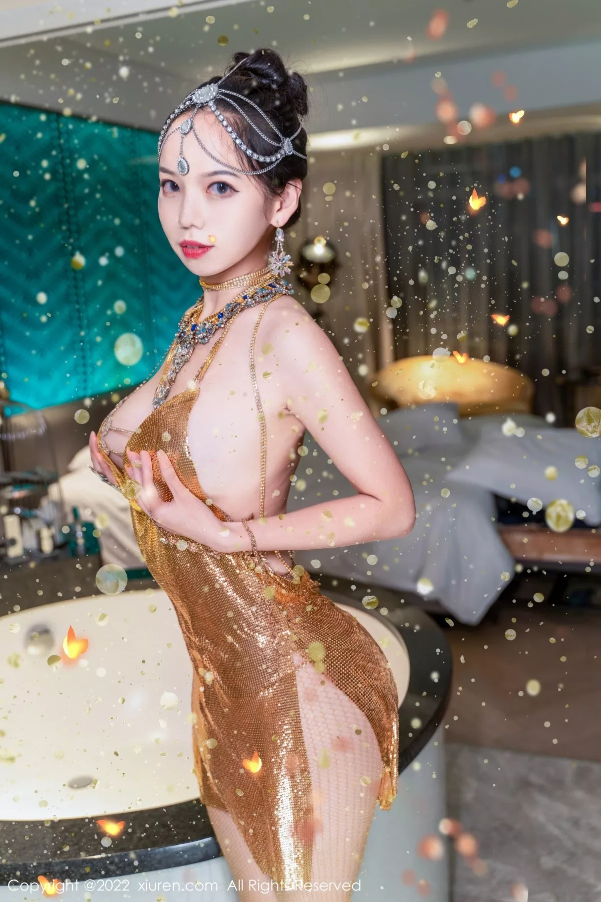 秀人集.com_[XiuRen秀人网]No.5559_模特大美妞儿黄金甲主题性感情趣吊带真空秀豪乳翘臀诱惑写真62P