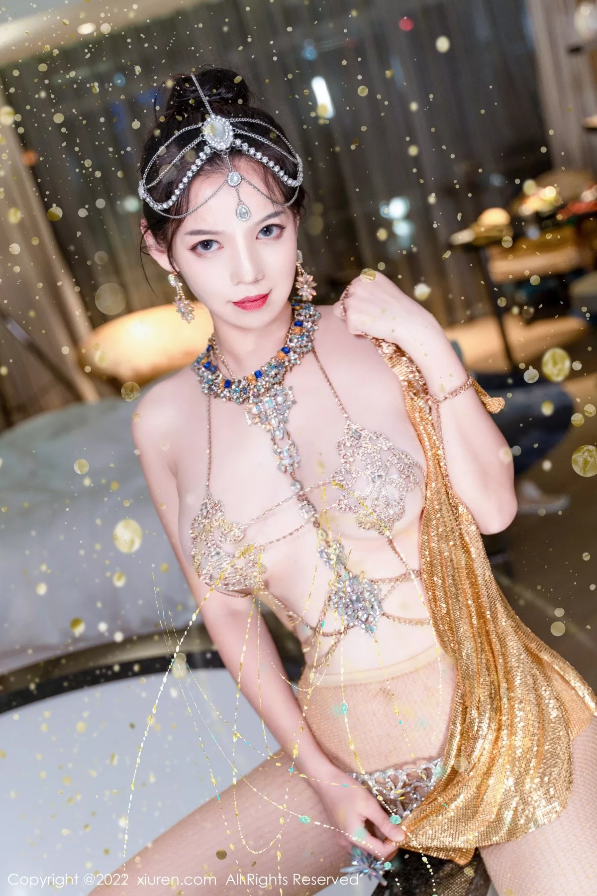 秀人集.com_[XiuRen秀人网]No.5559_模特大美妞儿黄金甲主题性感情趣吊带真空秀豪乳翘臀诱惑写真62P