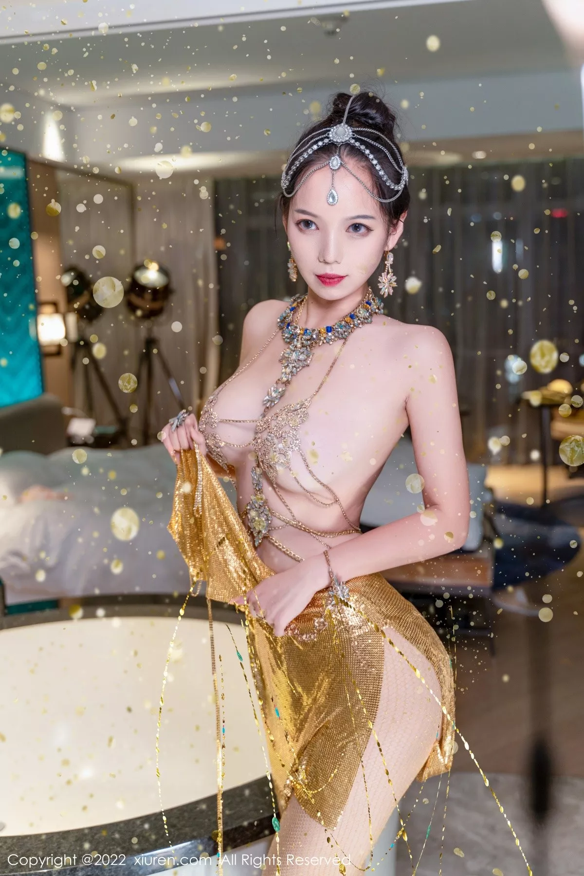 秀人集.com_[XiuRen秀人网]No.5559_模特大美妞儿黄金甲主题性感情趣吊带真空秀豪乳翘臀诱惑写真62P
