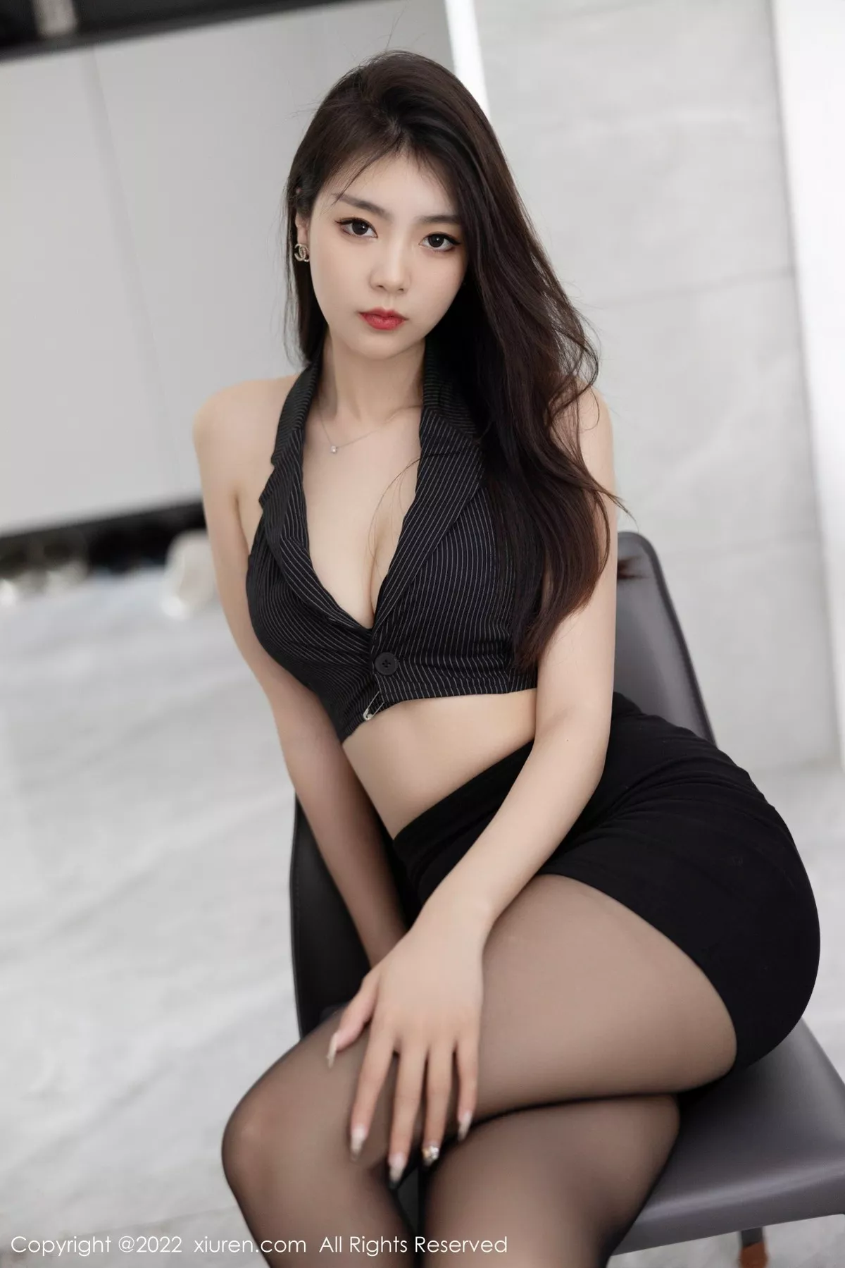 秀人集.com_[XiuRen秀人网]No.5562_模特可乐Vicky私房性感黑色服饰配超薄黑丝秀苗条身材魅惑写真45P