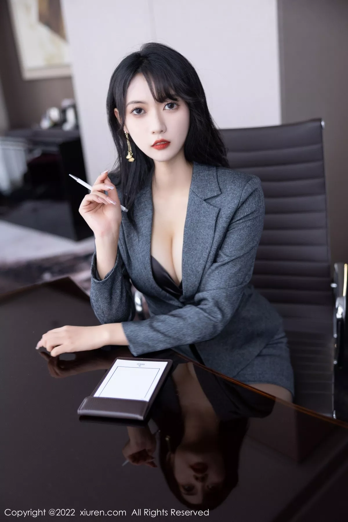 秀人集.com_[XiuRen秀人网]No.5575_新人模特林子遥灰色Ol制服装露性感内衣超薄黑丝撩人诱惑写真86P
