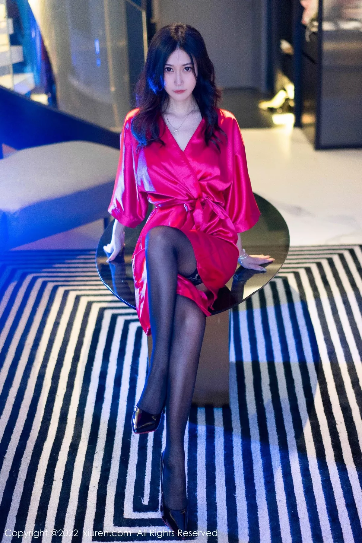 秀人集.com_[XiuRen秀人网]No.5586_模特laura阿姣性感红色睡裙露黑色情趣内衣配蕾丝吊袜诱惑写真76P