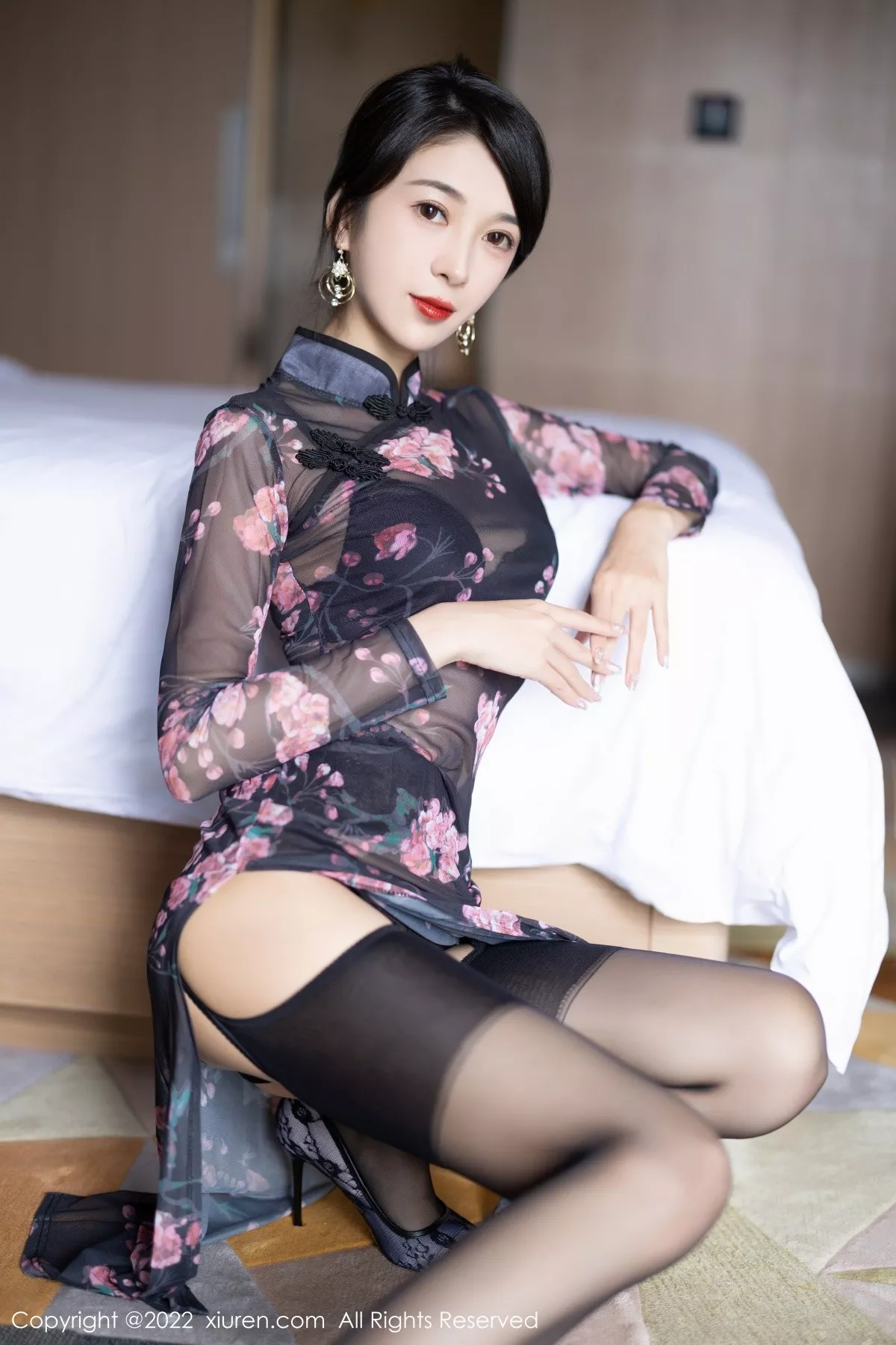 秀人集.com_[XiuRen秀人网]No.5585_模特林乐一私房性感轻透花纹旗袍露黑色内衣秀曼妙身材诱惑写真82P