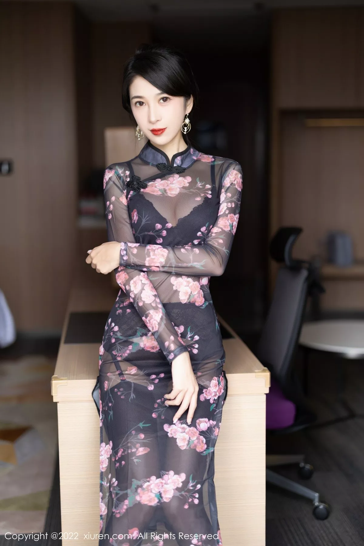 秀人集.com_[XiuRen秀人网]No.5585_模特林乐一私房性感轻透花纹旗袍露黑色内衣秀曼妙身材诱惑写真82P