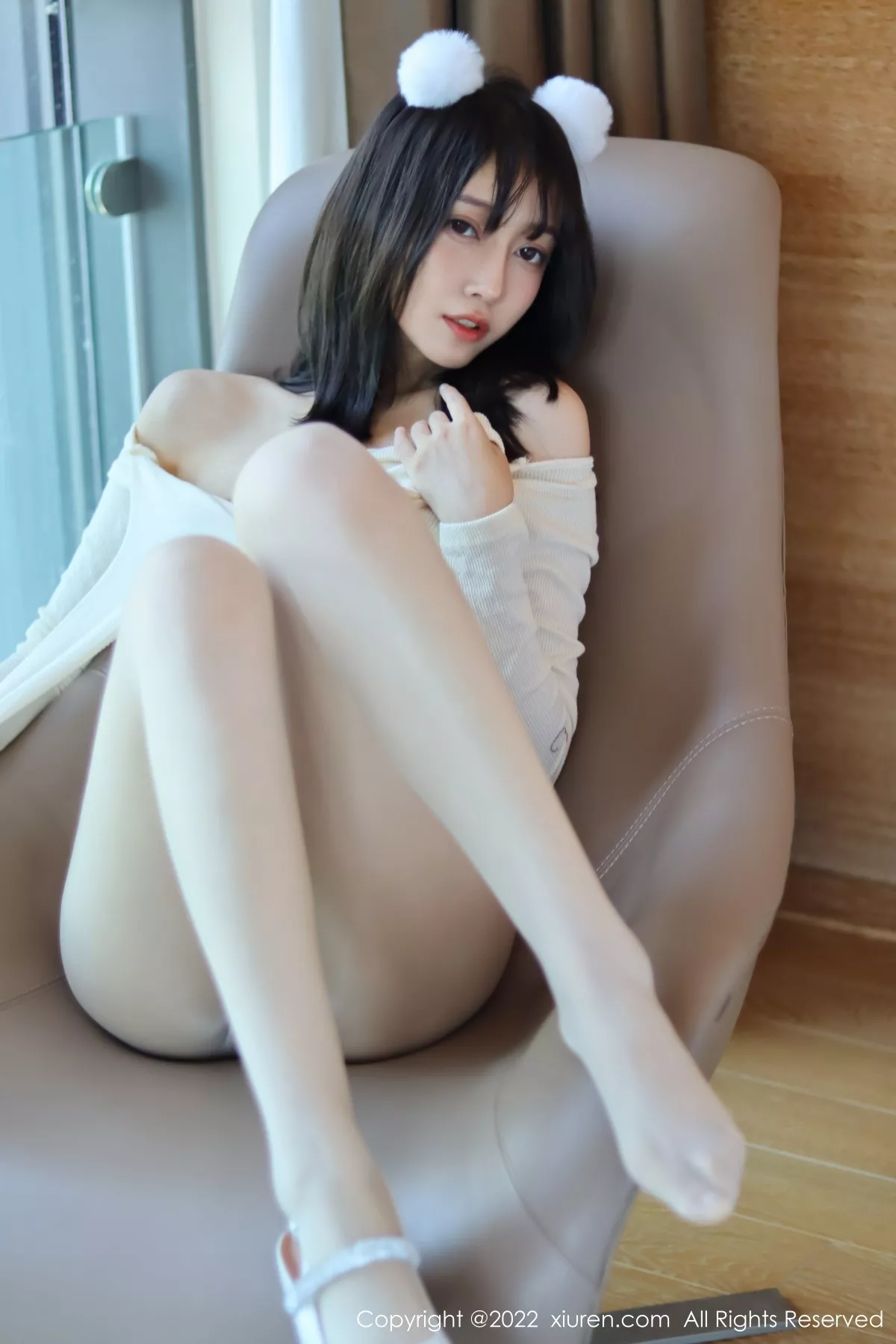 秀人集.com_[XiuRen秀人网]No.5598_模特玥儿玥er香格里拉旅拍性感米色上衣配原色丝袜迷人诱惑写真57P