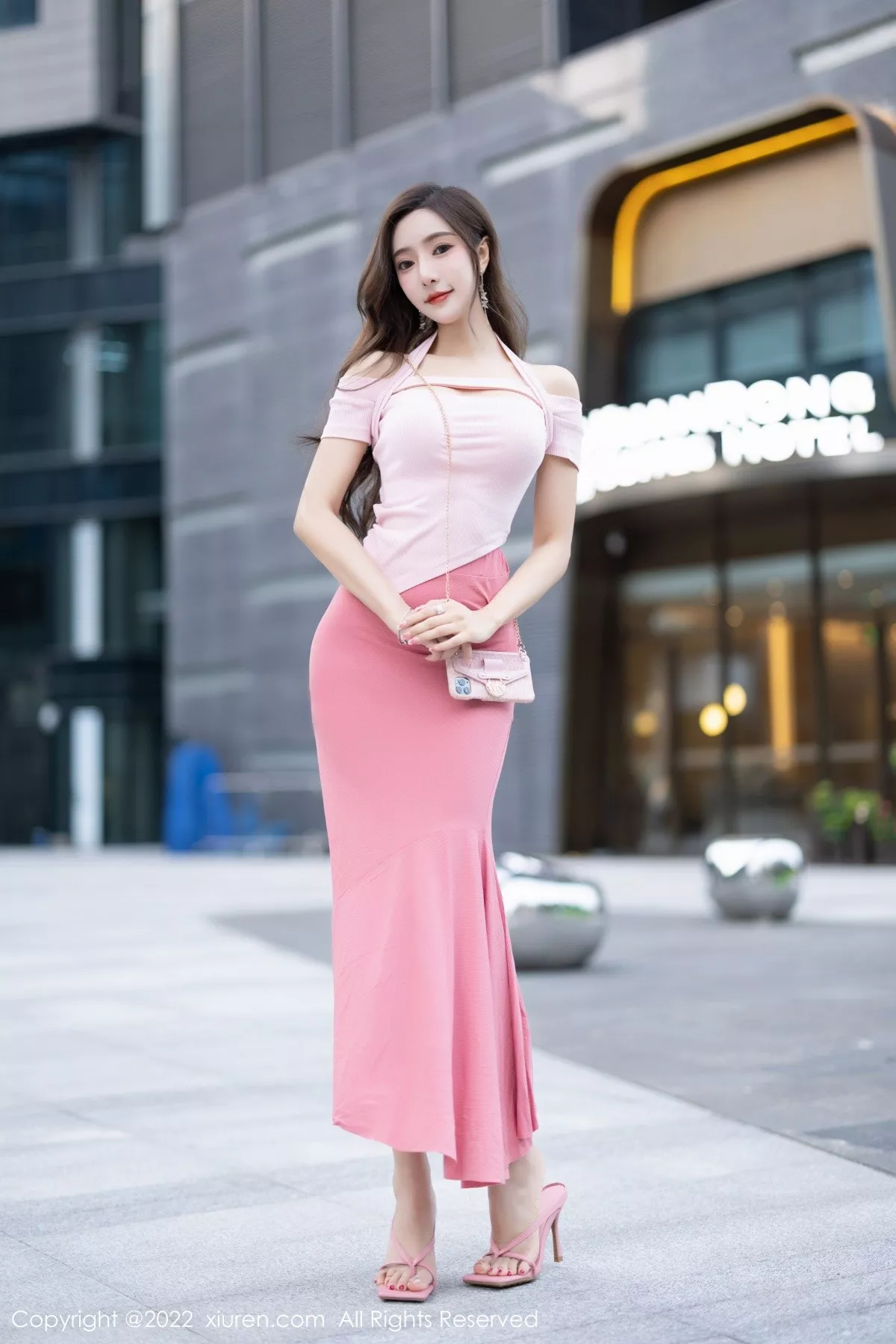 秀人集.com_[XiuRen秀人网]No.5601_女神王馨瑶yanni脱粉色长裙露性感蕾丝内裤秀惹火身材诱惑写真78P