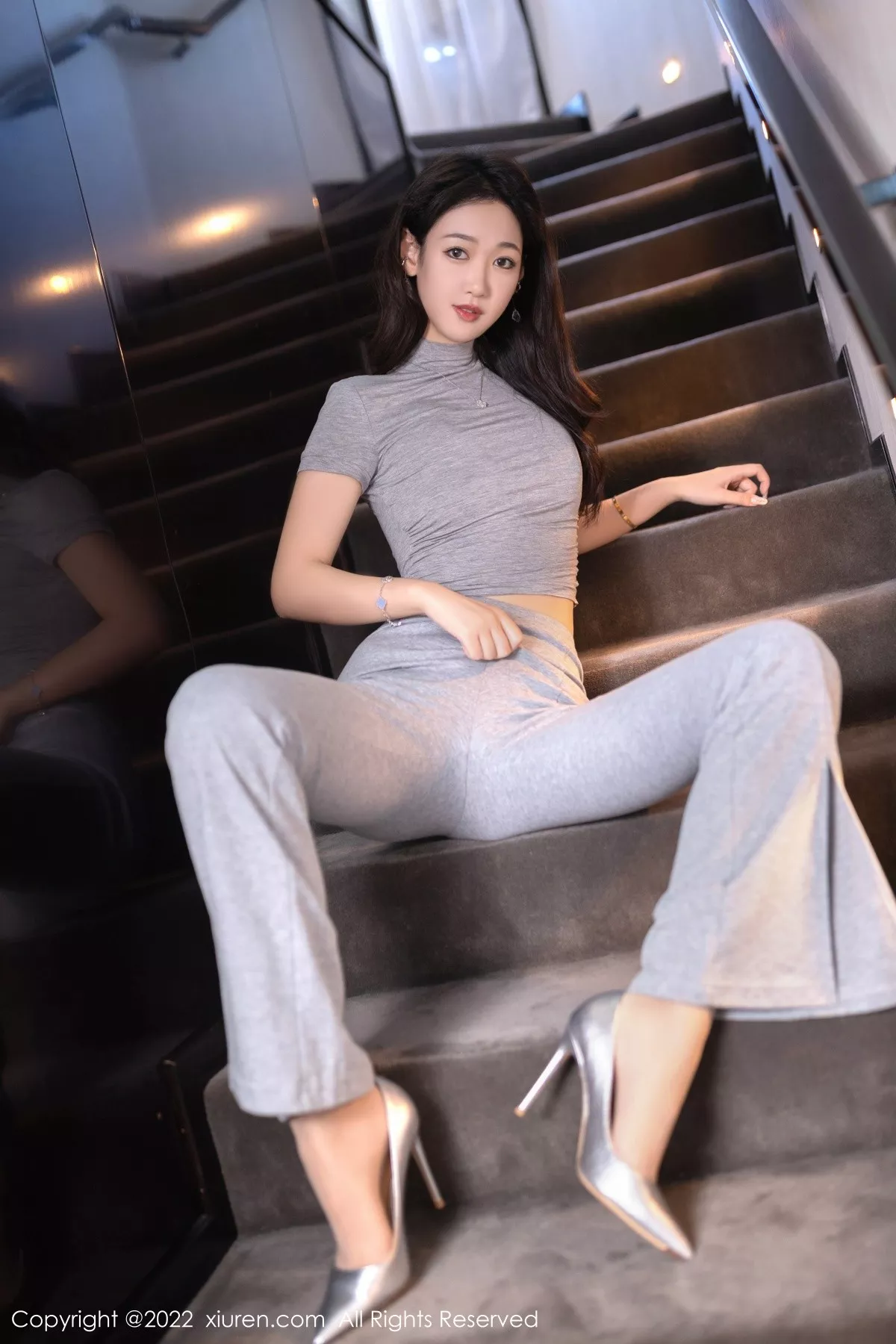 秀人集.com_[XiuRen秀人网]No.5608_模特唐安琪北京旅拍性感灰色紧身套装半脱露蕾丝内裤诱惑写真78P