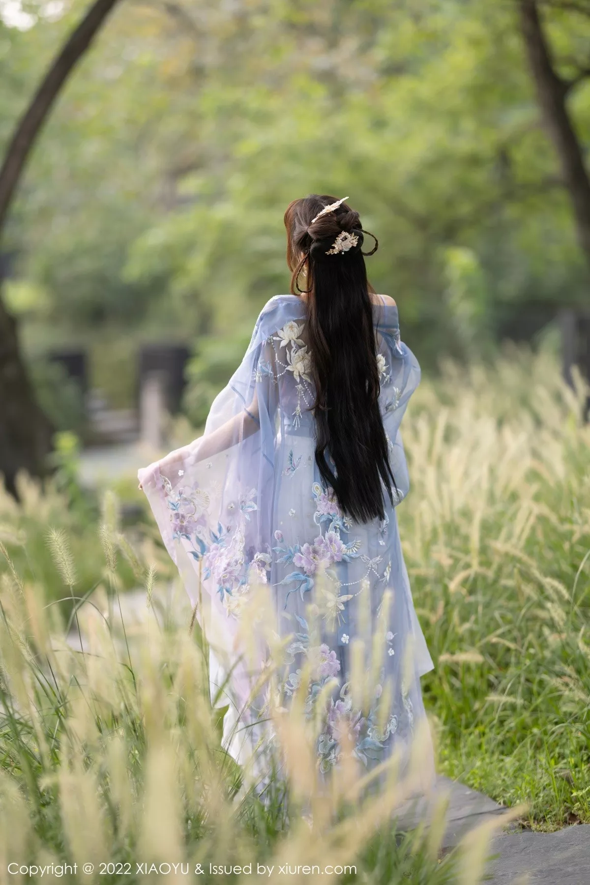秀人集.com_[XiaoYu画语界]Vol.866_女神徐莉芝Booty杭州旅拍浅紫色古装服配超薄无内肉丝诱惑写真94P