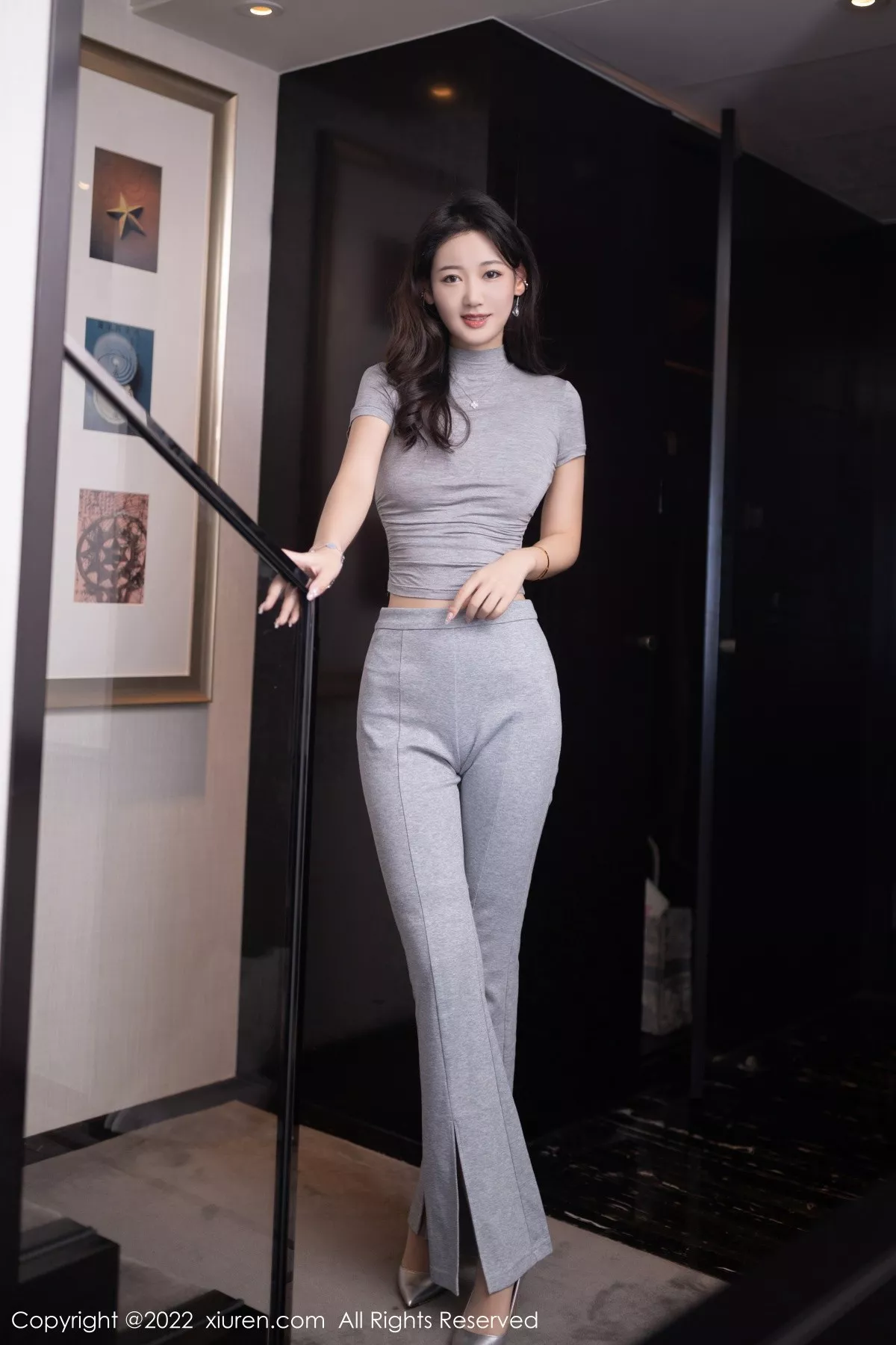 秀人集.com_[XiuRen秀人网]No.5608_模特唐安琪北京旅拍性感灰色紧身套装半脱露蕾丝内裤诱惑写真78P