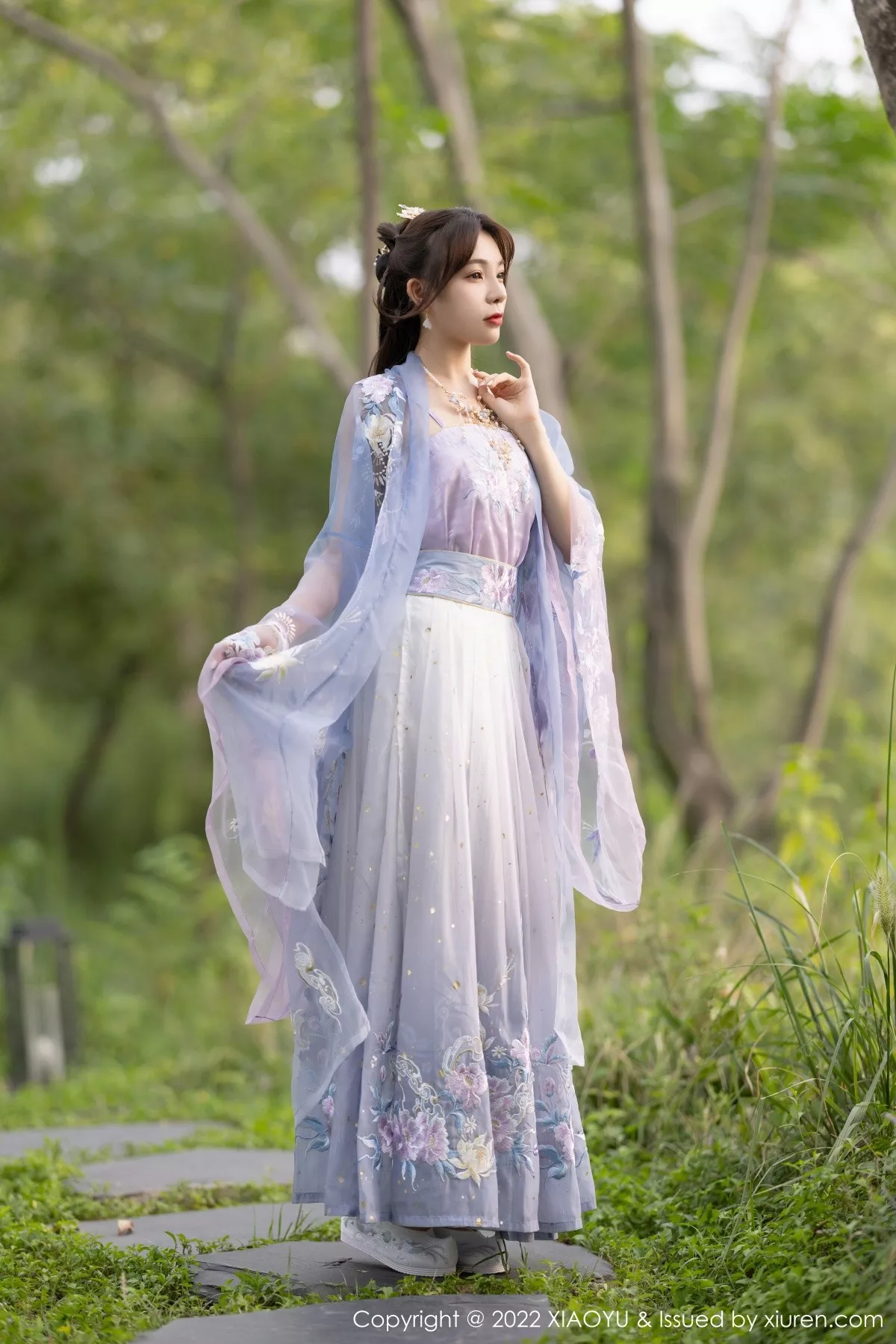 秀人集.com_[XiaoYu画语界]Vol.866_女神徐莉芝Booty杭州旅拍浅紫色古装服配超薄无内肉丝诱惑写真94P