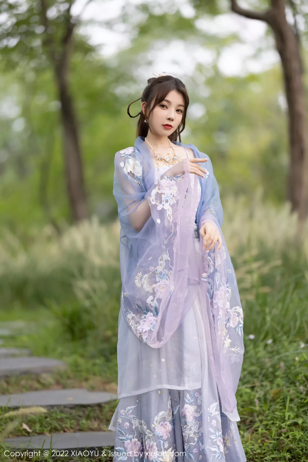 秀人集.com_[XiaoYu画语界]Vol.866_女神徐莉芝Booty杭州旅拍浅紫色古装服配超薄无内肉丝诱惑写真94P