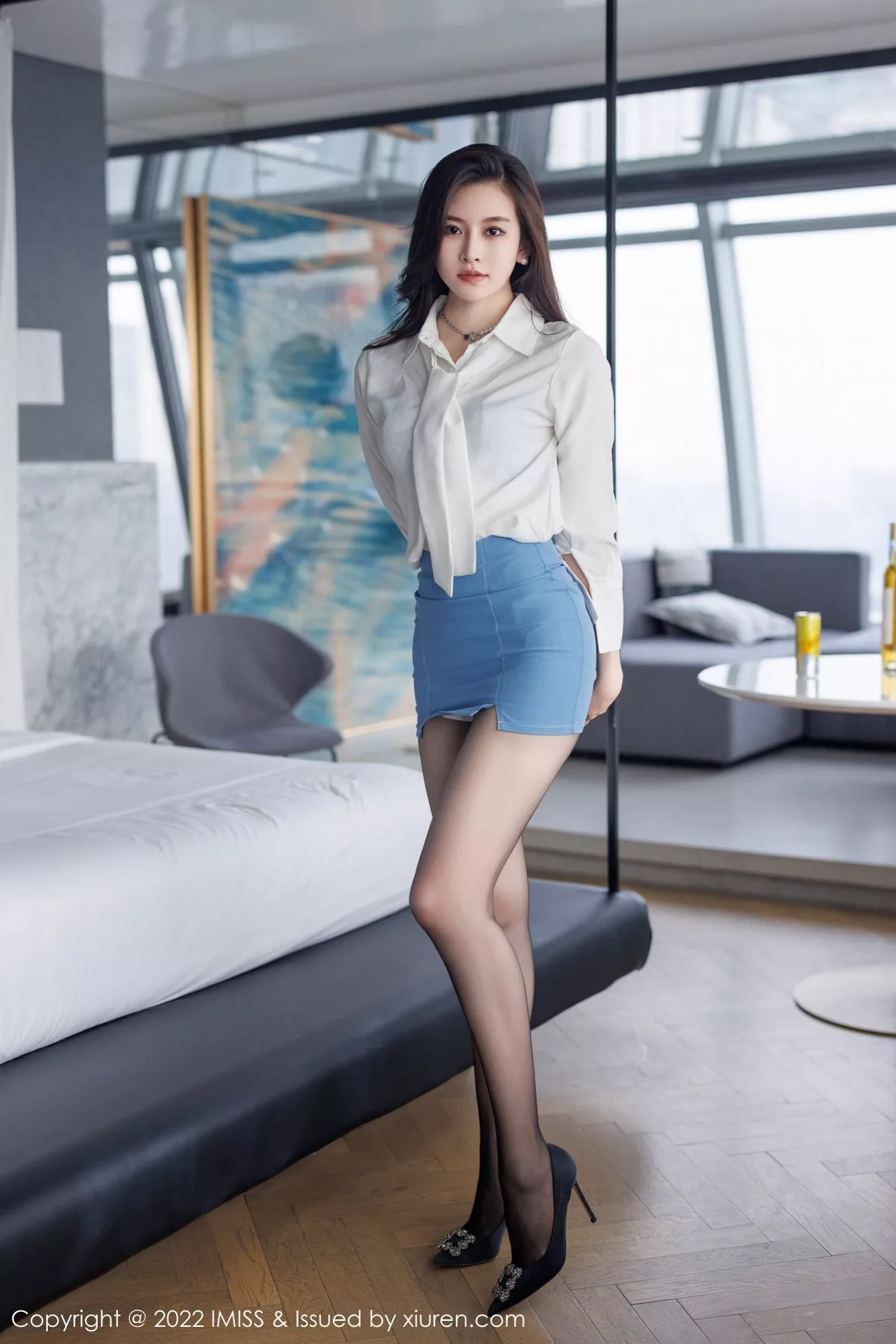 秀人集.com_[IMISS爱蜜社]Vol.700_美女Vanessa性感白T配蓝短裙露蕾丝内衣配超薄黑丝诱惑写真68P