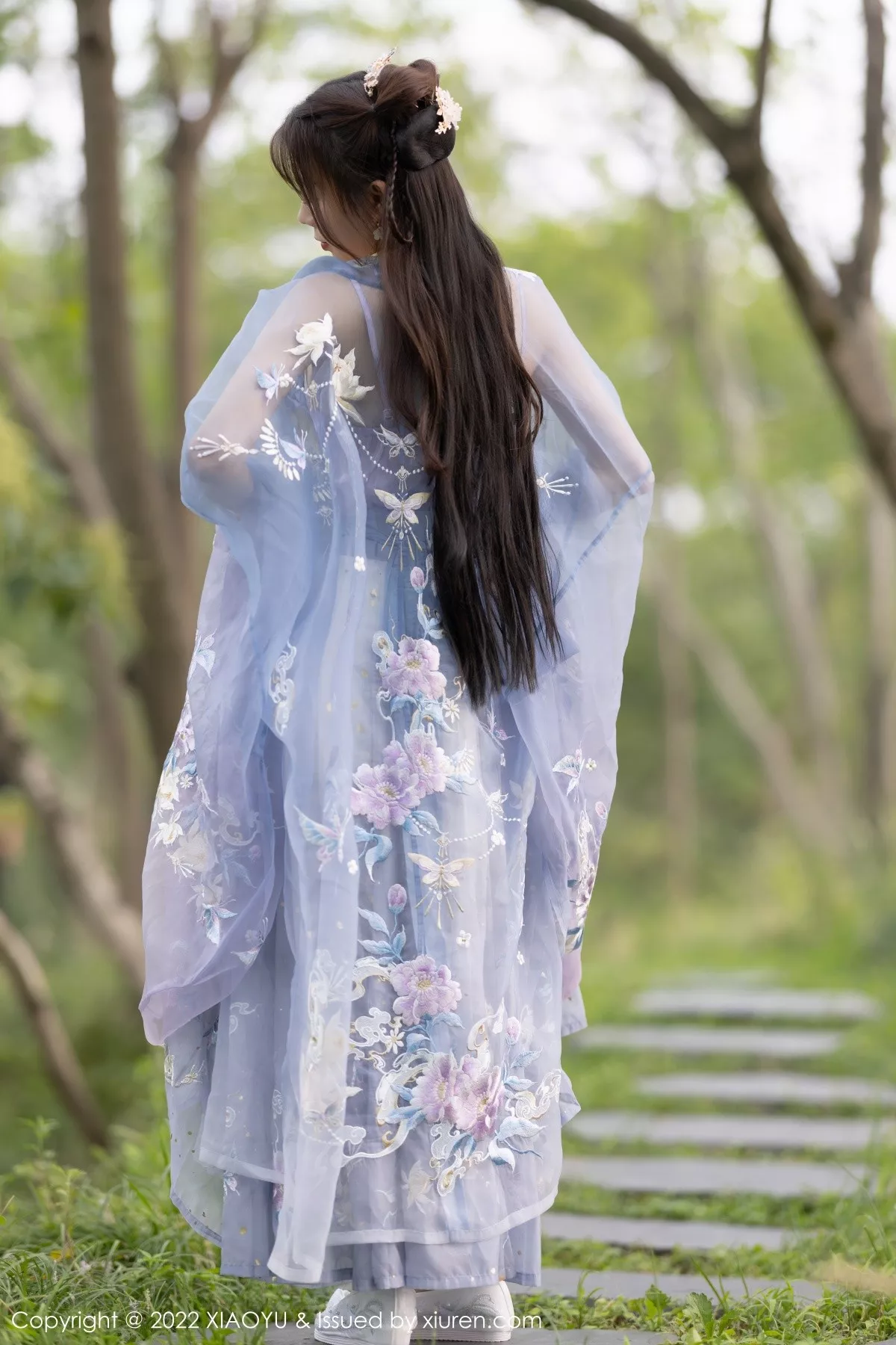秀人集.com_[XiaoYu画语界]Vol.866_女神徐莉芝Booty杭州旅拍浅紫色古装服配超薄无内肉丝诱惑写真94P