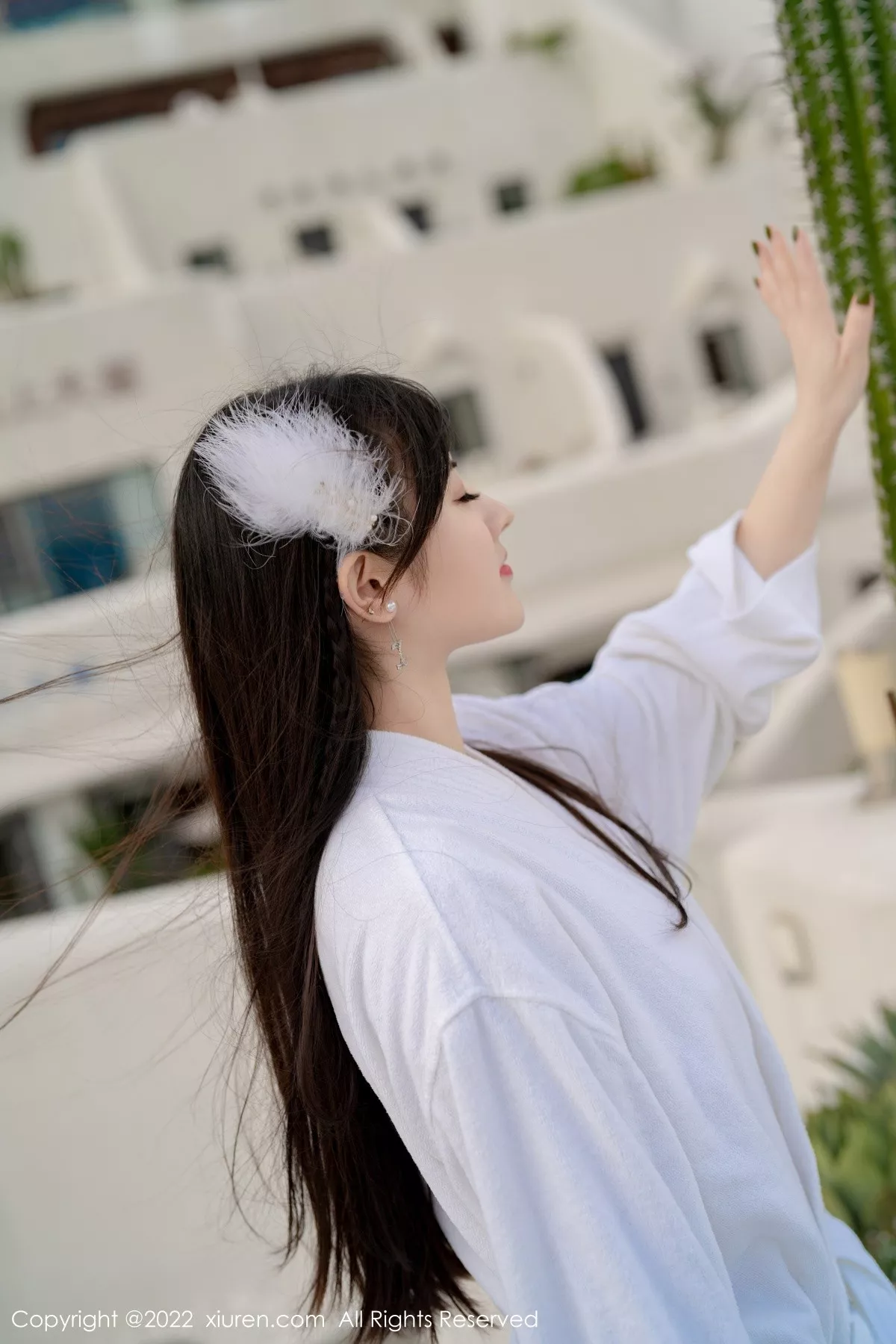 秀人集.com_[XiuRen秀人网]No.5476_模特诗诗kiki大理旅拍户外性感白色比基尼秀惹火身材诱惑写真55P