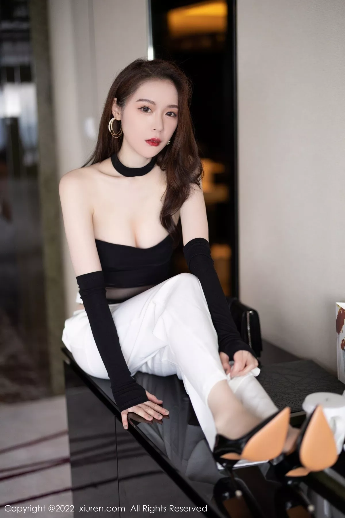 秀人集.com_[XiuRen秀人网]No.5487_模特梦心玥黑色轻透露肩网纱配白长裤半脱秀曼妙身姿诱惑写真80P