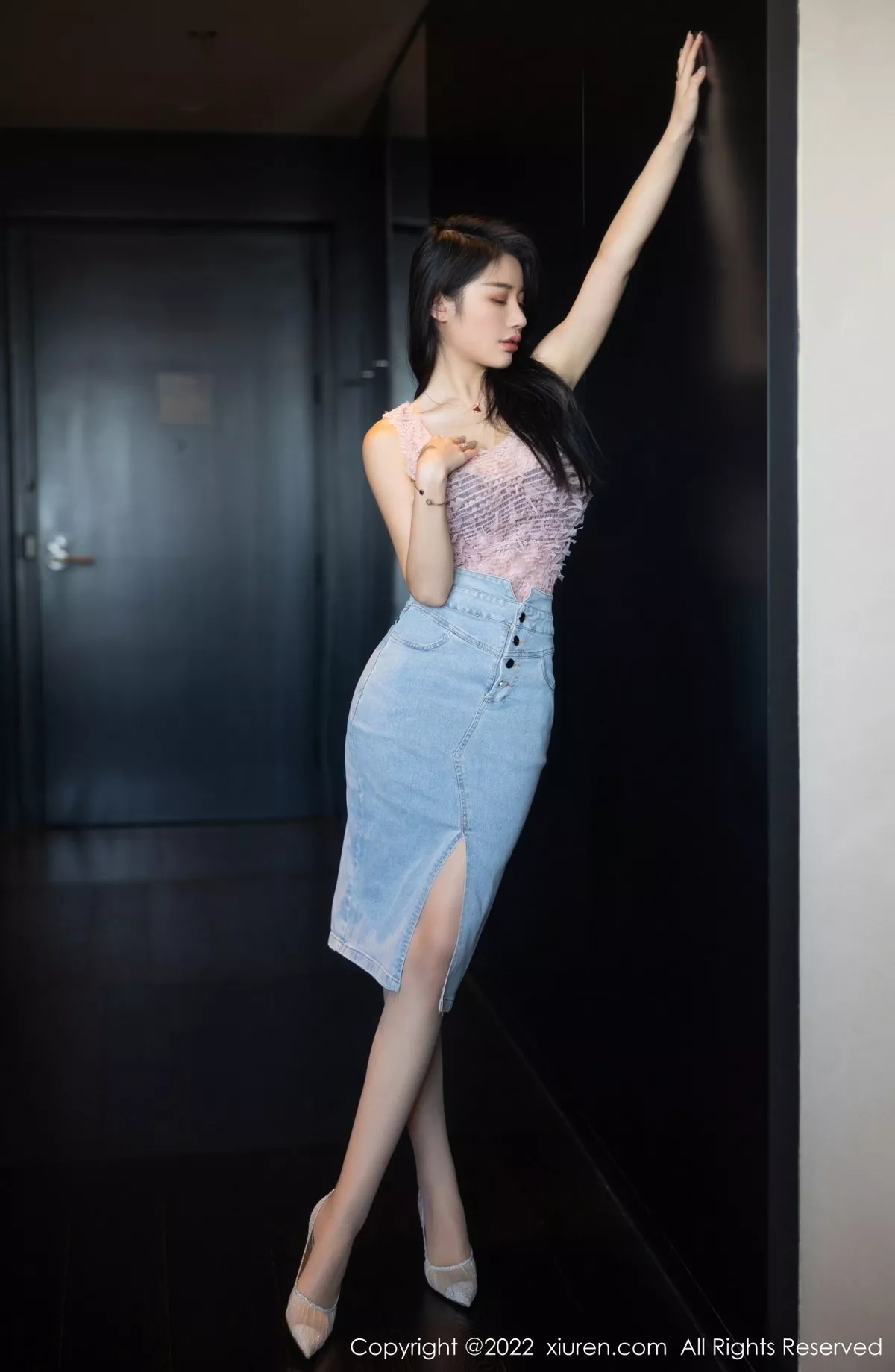 秀人集.com_[XiuRen秀人网]No.5489_模特美七Mia西双版纳旅拍私房半脱露黑色蕾丝内衣惹火诱惑写真97P