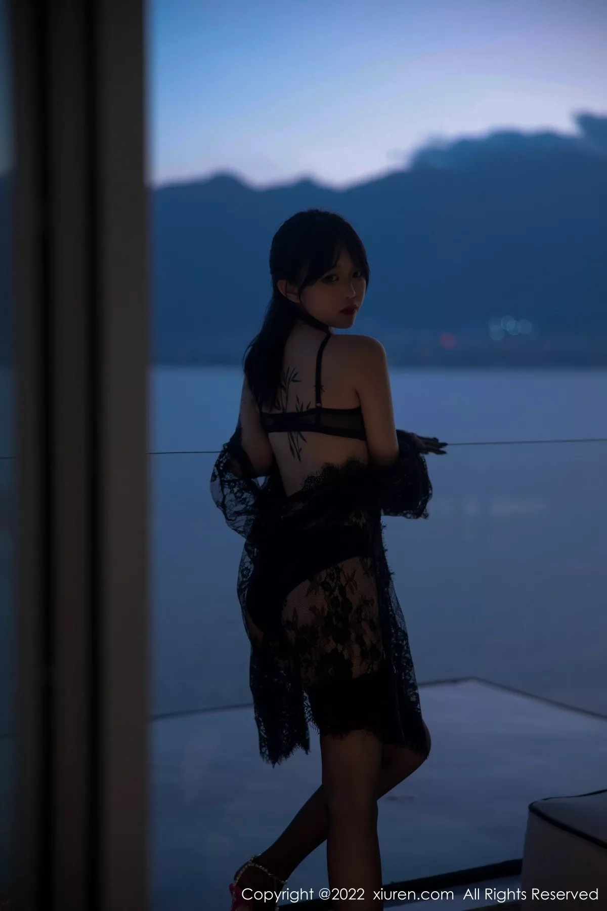 秀人集.com_[XiuRen秀人网]No.5491_模特奶瓶大理旅拍性感黑网纱披风露黑色轻透内衣极致魅惑写真70P