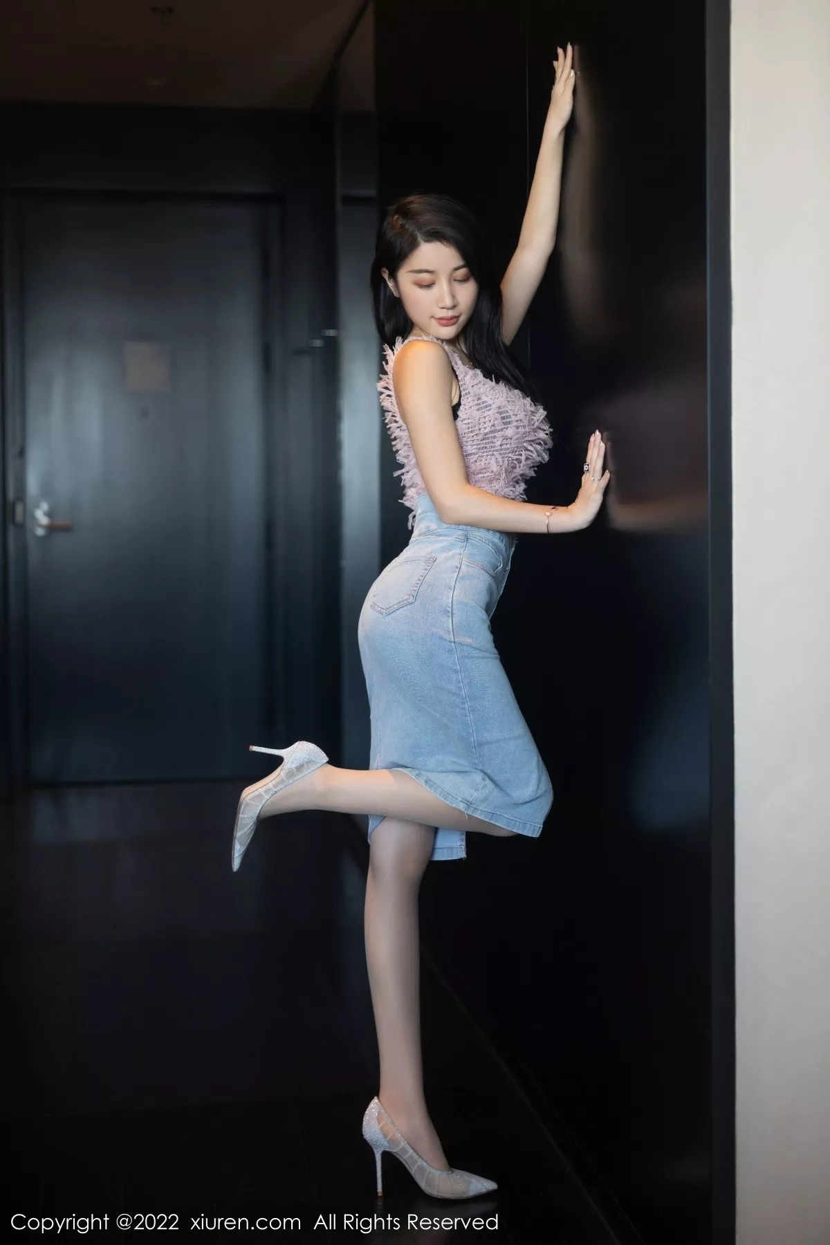 秀人集.com_[XiuRen秀人网]No.5489_模特美七Mia西双版纳旅拍私房半脱露黑色蕾丝内衣惹火诱惑写真97P
