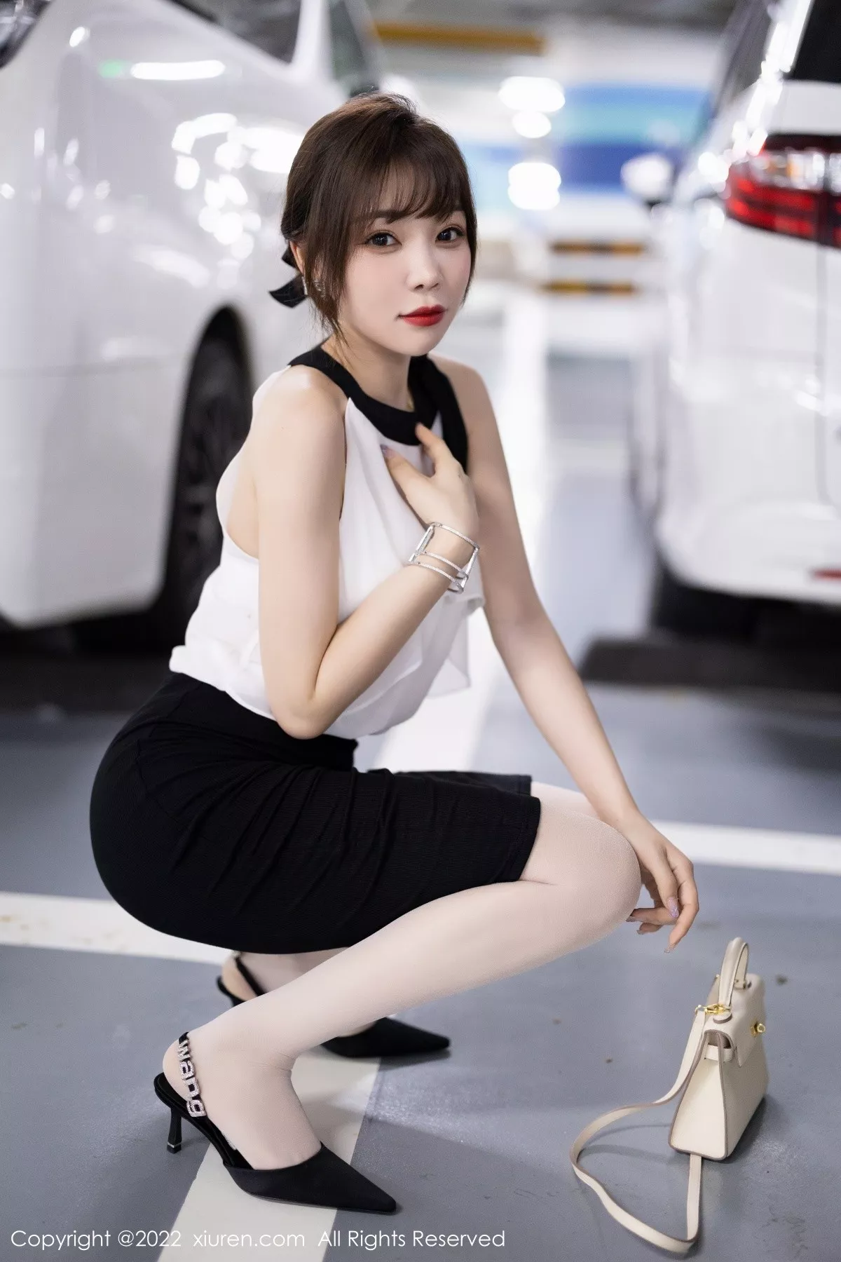 秀人集.com_[XiuRen秀人网]No.5500_女神徐莉芝Booty性感服饰配黑短裙露白色内衣原色丝袜诱惑写真80P