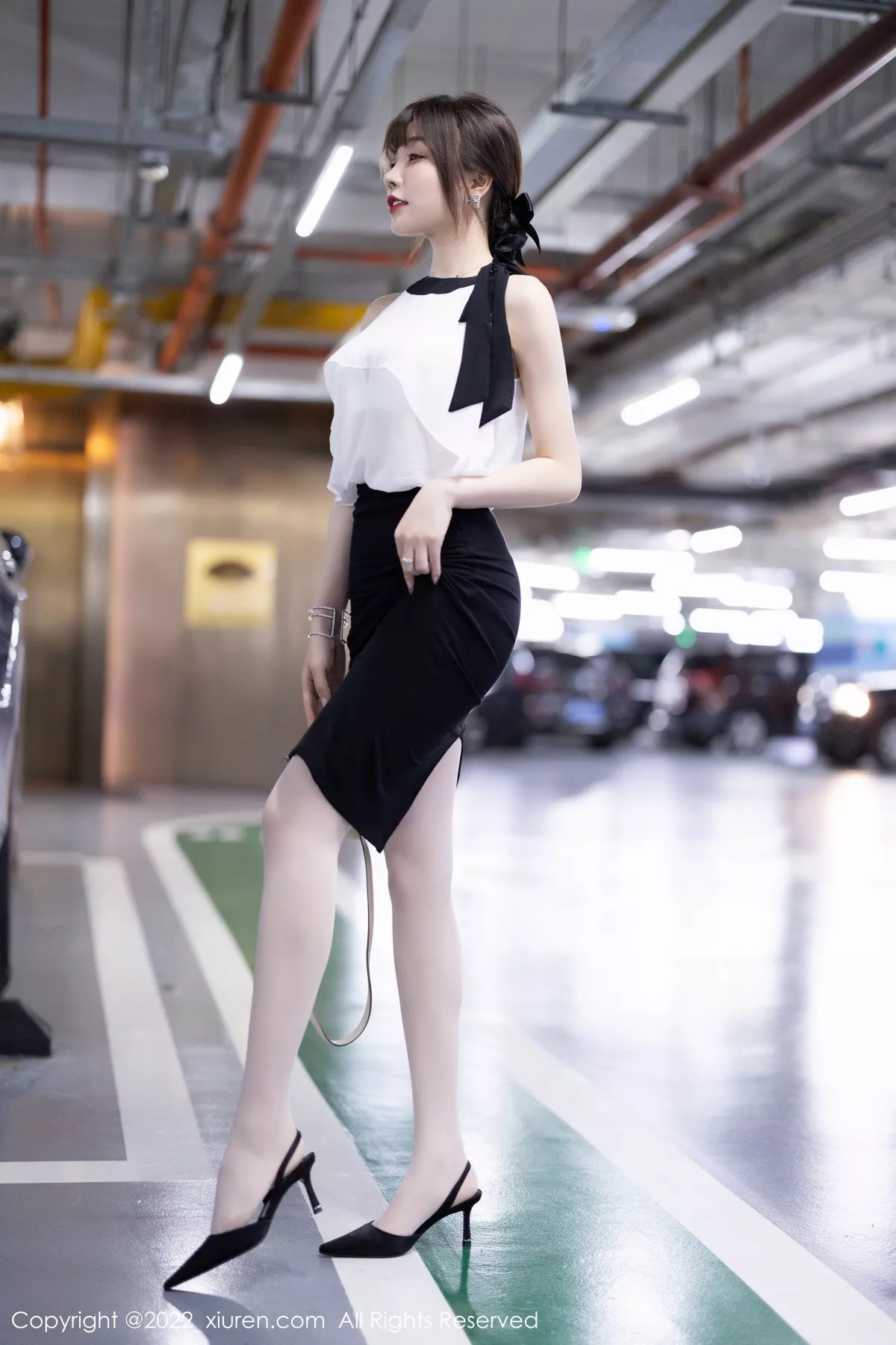 秀人集.com_[XiuRen秀人网]No.5500_女神徐莉芝Booty性感服饰配黑短裙露白色内衣原色丝袜诱惑写真80P