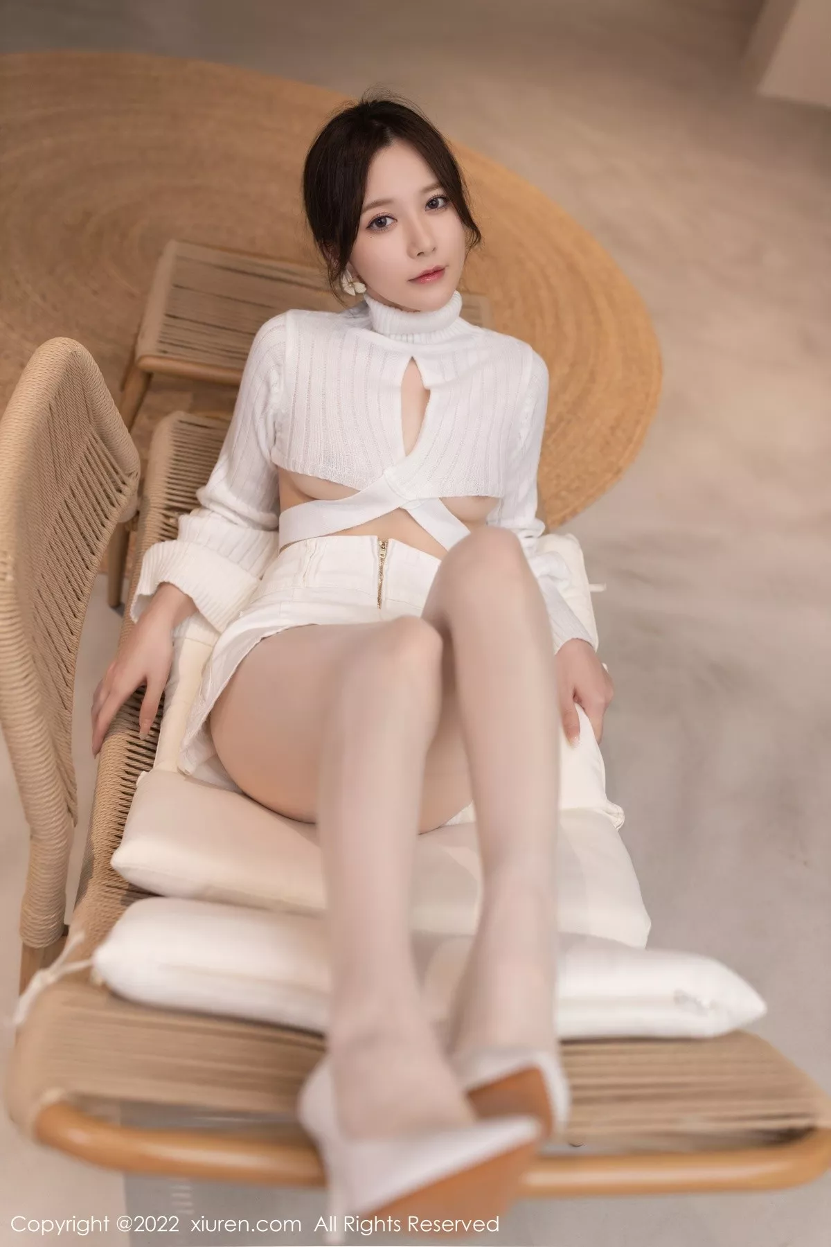 秀人集.com_[XiuRen秀人网]No.5503_模特鱼子酱Fish纯白轻透上衣配白短裙露闪亮开档肉丝诱惑写真81P