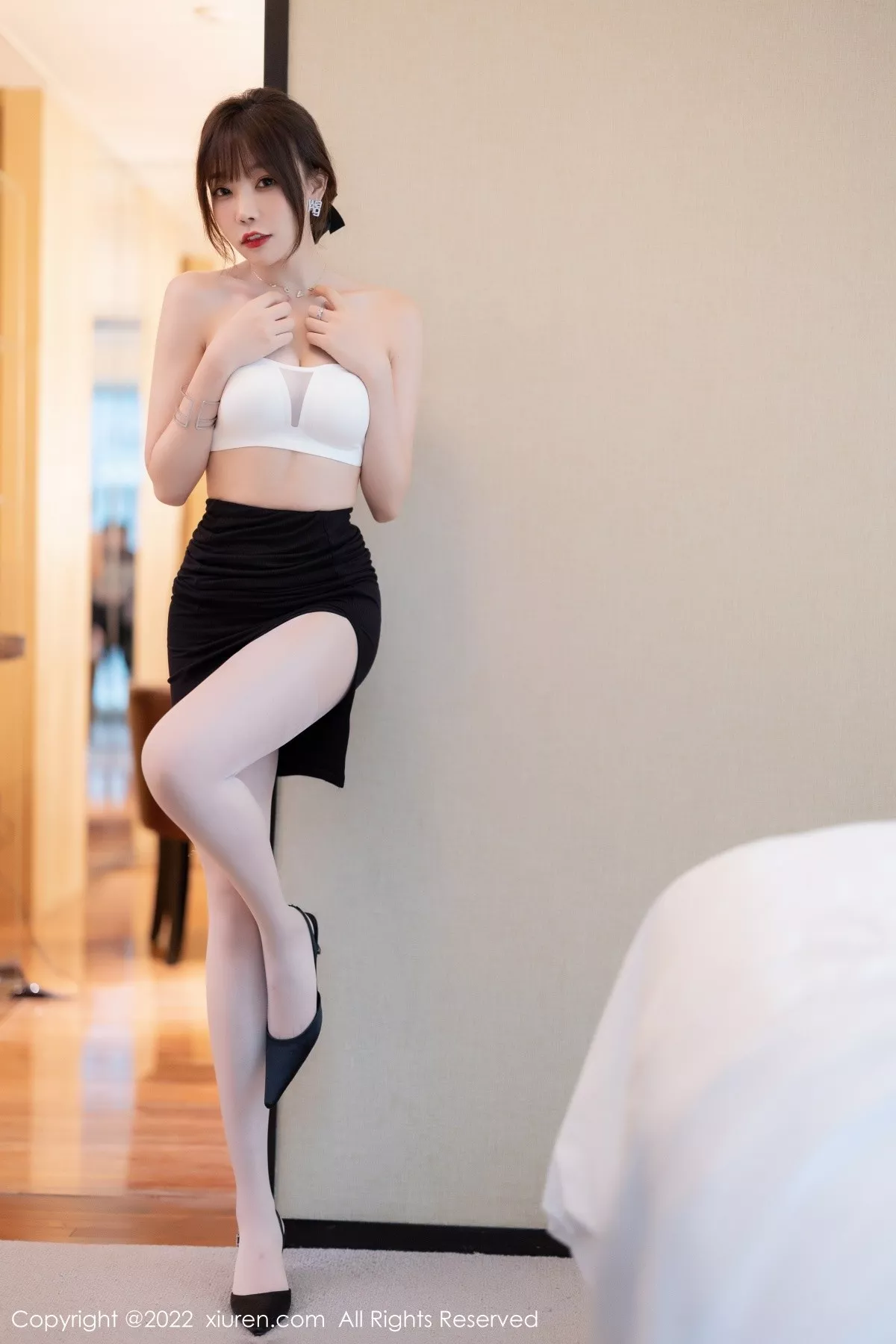 秀人集.com_[XiuRen秀人网]No.5500_女神徐莉芝Booty性感服饰配黑短裙露白色内衣原色丝袜诱惑写真80P