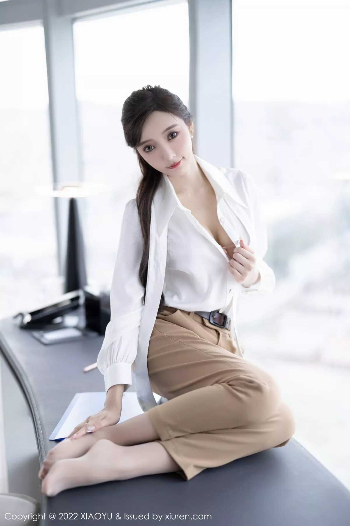 秀人集.com_[XiaoYu画语界]Vol.852_女神王馨瑶yanni性感白T配长裤半脱露粉色蕾丝内衣惹火诱惑写真81P