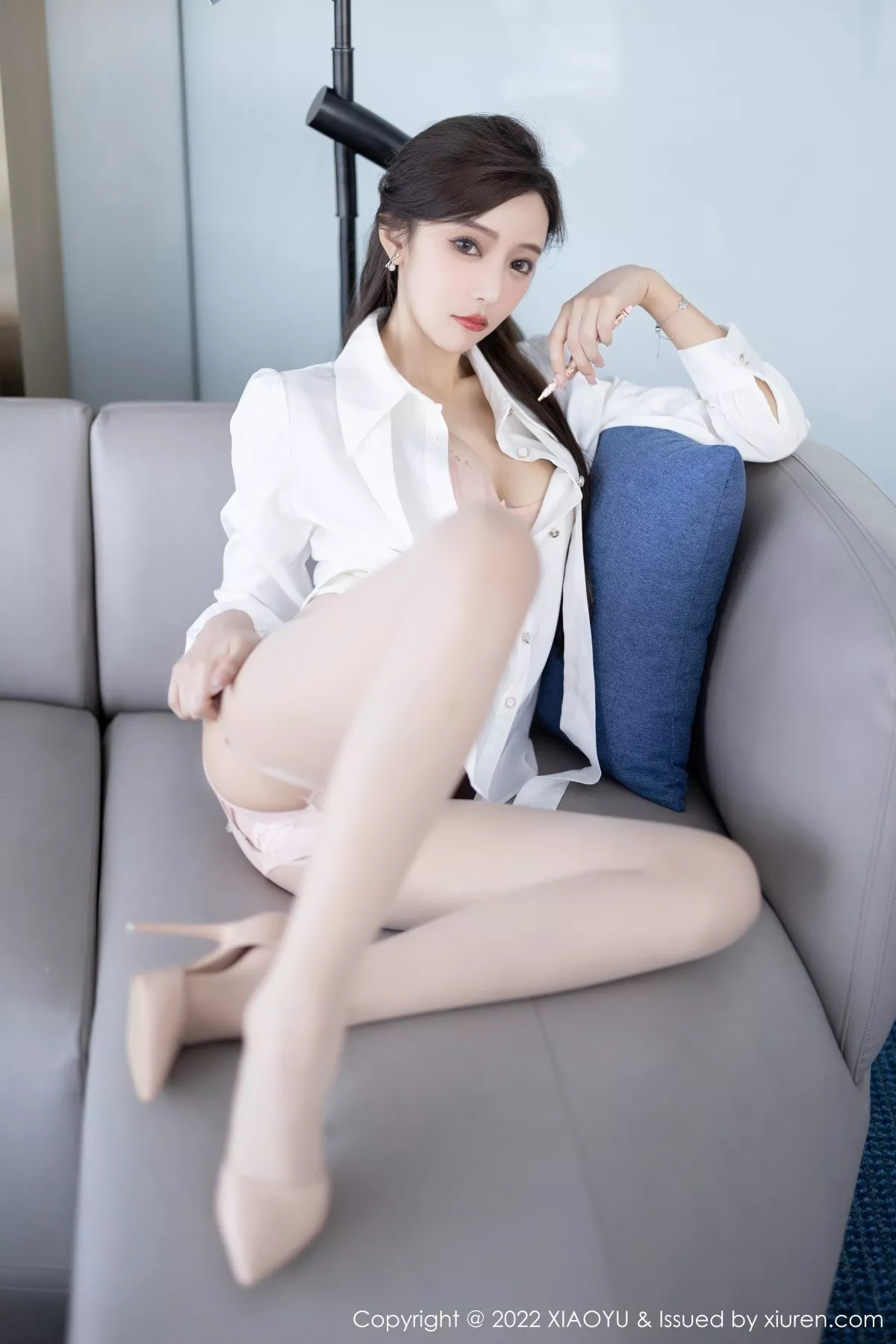 秀人集.com_[XiaoYu画语界]Vol.852_女神王馨瑶yanni性感白T配长裤半脱露粉色蕾丝内衣惹火诱惑写真81P