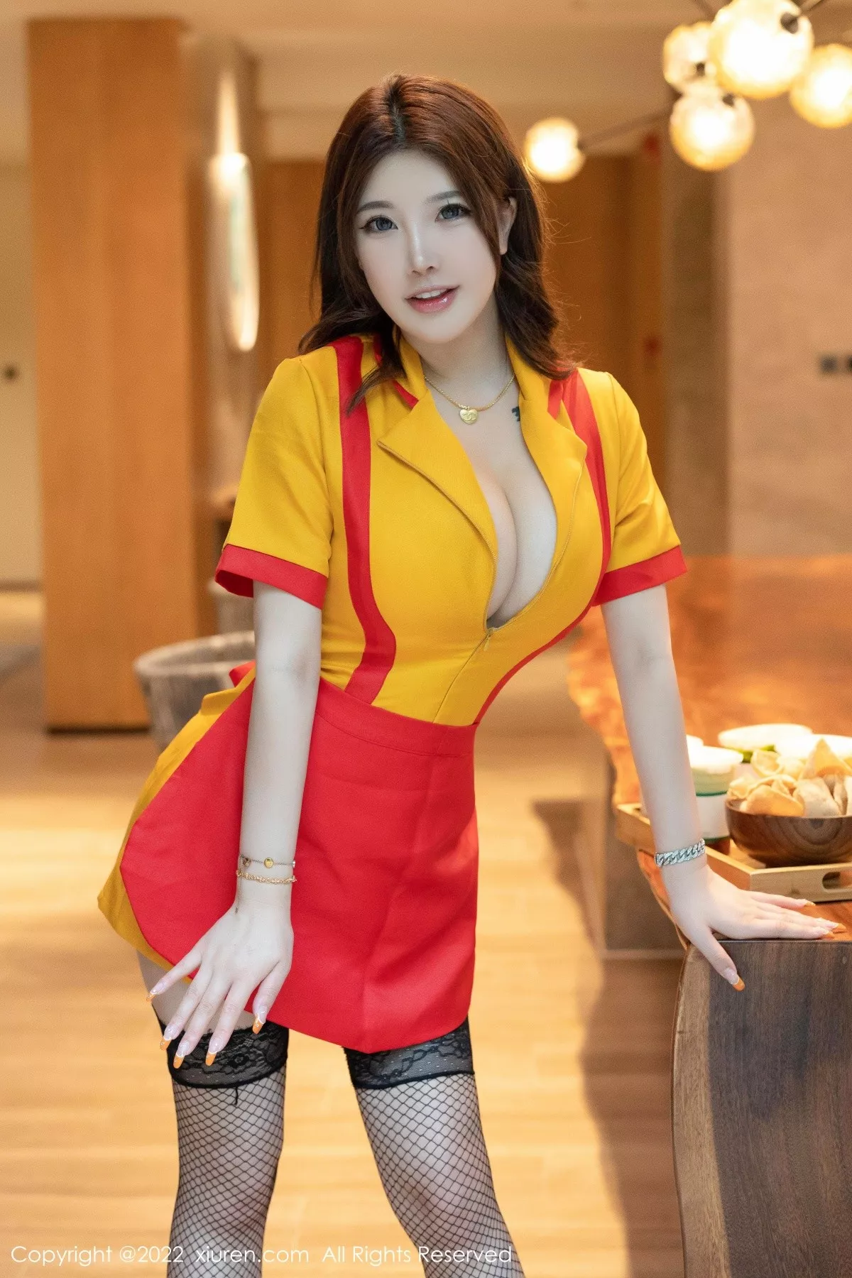 秀人集.com_[XiuRen秀人网]No.5509_模特小海臀Rena海南旅拍服务员制服秀丰满身材撩人诱惑写真56P