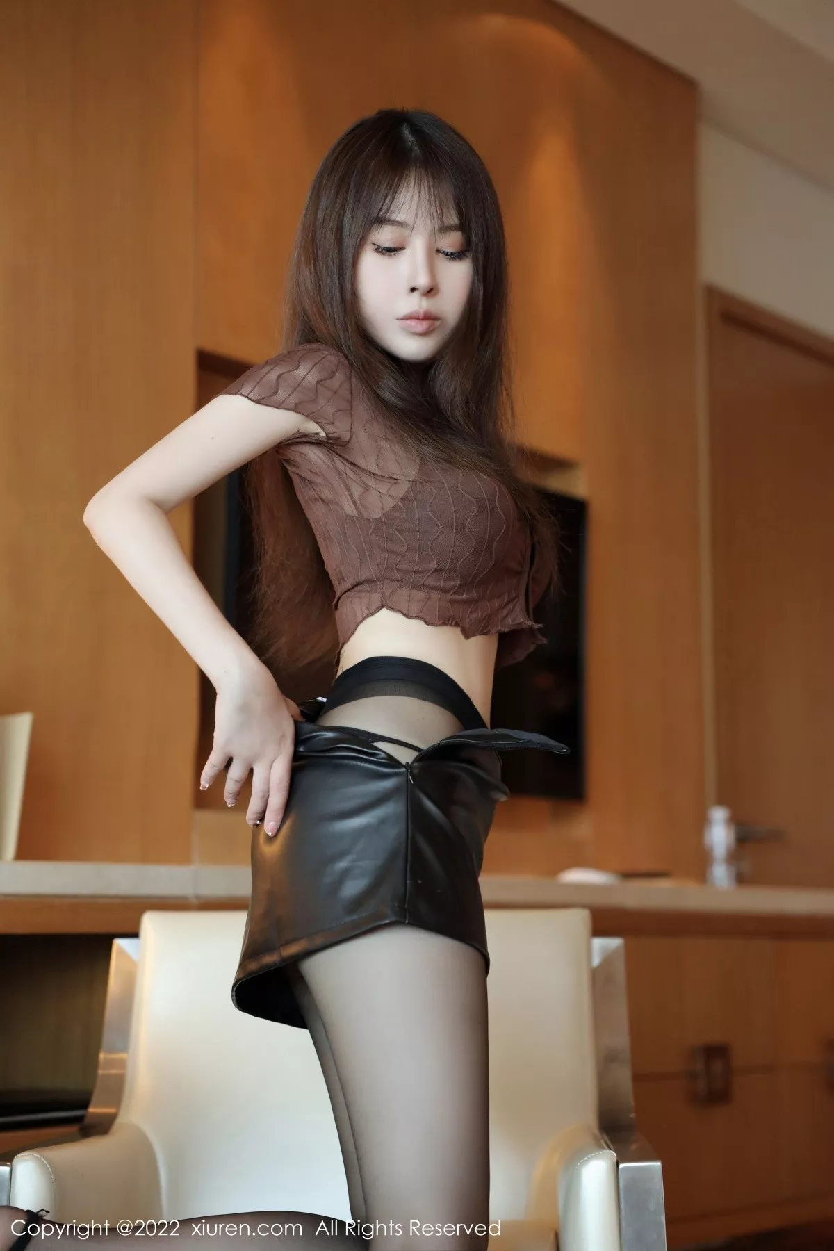 秀人集.com_[XiuRen秀人网]No.5649_女神Evelyn艾莉三亚旅拍轻透上衣配黑短裙露性感内衣诱惑写真52P